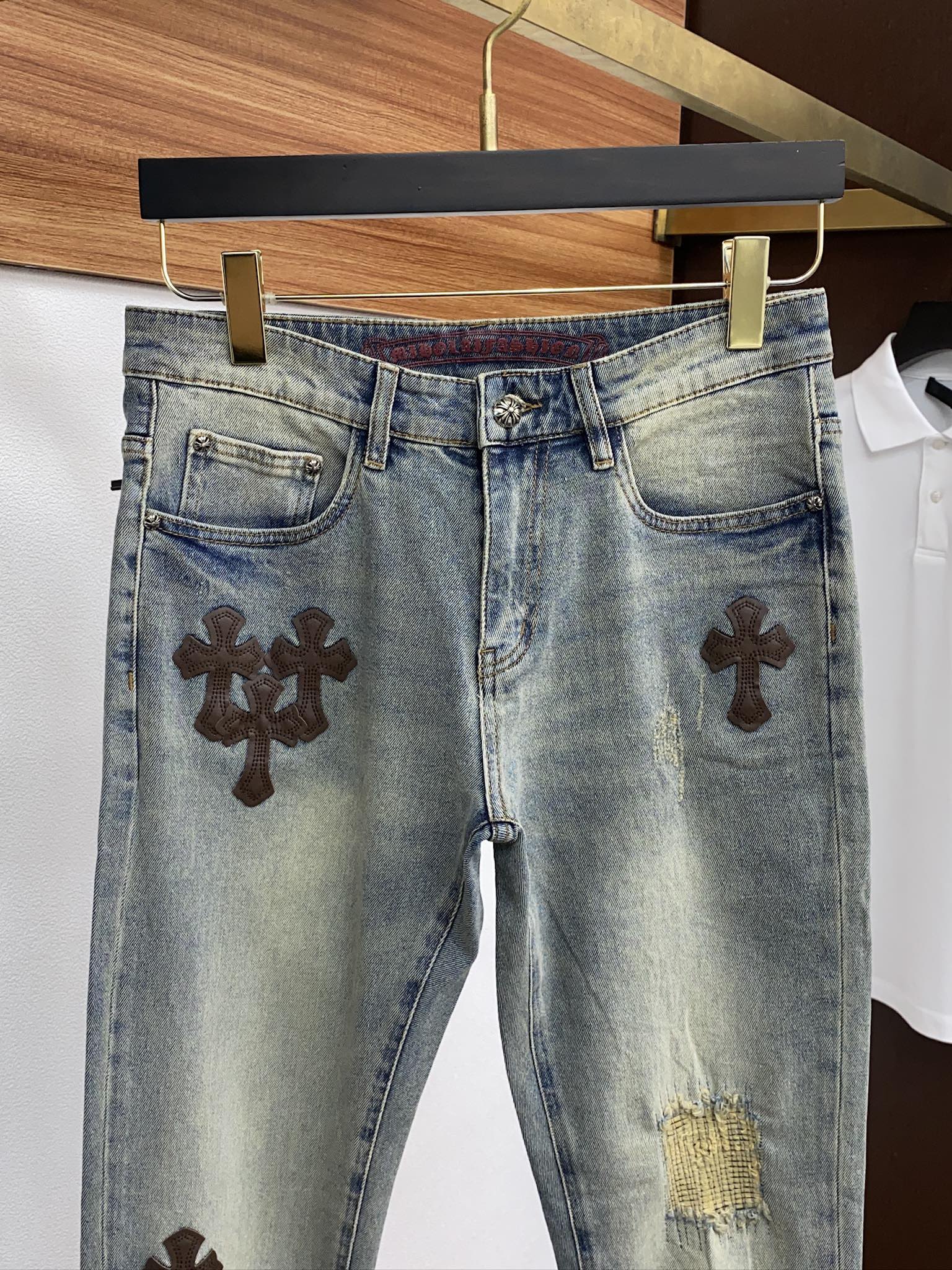  克罗心
25早春款 男士牛仔裤原厂原布原洗水！进口原版水洗弹力面料，复杂的手工艺叠加，任何一个洗水环节