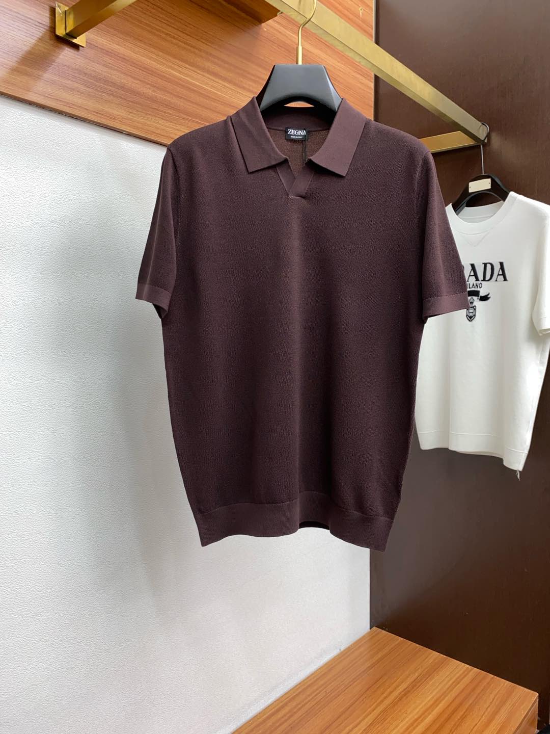 NO:122270,Support the new spring and summer BC 2025 new short-sleeved knitted short-sleeved sleeves. The overall color is bright and bright. Custom mercerated cotton has a smooth and soft feel, a strong draping feeling, natural and soft texture, super comfortable in the body, and a strong draping feeling!  T-shirts are very comfortable and practical in daily wear, super toughness is better than ordinary cotton, the texture is fine, soft and skin-friendly, the touch is light and cool, the color is bright and the color is high in color, the color is good, the breathability and drape are good, and it can be worn now. Especially when driving and going out, M-3xL, T-shirt,tees, t-shirt,alexander wang19860909支持年后 BC 2025 春夏新款短袖 针织短袖 整体上色泽较鲜明和光亮,定制丝光棉 手感顺滑揉软,悬垂感特强,质地自然柔软、贴身超级舒服,悬垂感特强！T恤日常穿搭很自在很实用,超级的有韧性比起一般的棉手感质感都更好的,面料质地细腻、柔软、亲肤,触感轻薄凉爽,色泽艳丽色牢度高,透气性及悬垂性好 现在也可以穿 特别是开车和外出,M-3xL,,T-shirt,tees，t-shirt,alexander wang,Men's clothing