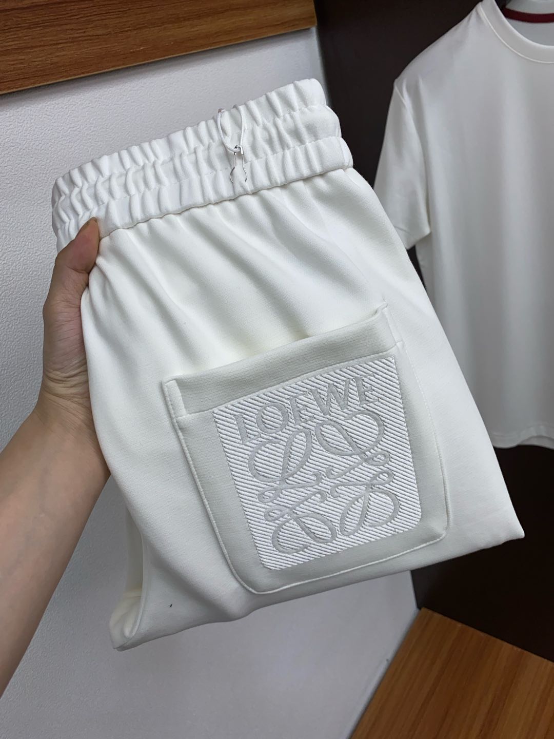  罗意威 专柜新品同步上市。原单订制高品质时尚休闲裤。超级百搭款。独家定制面料，手感细腻柔软，贴身舒适，