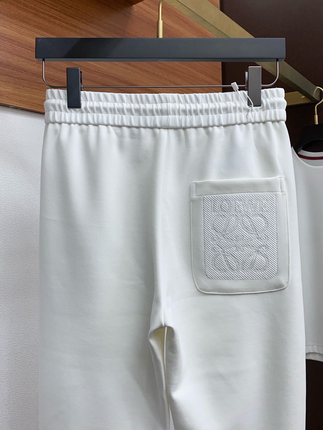  罗意威 专柜新品同步上市。原单订制高品质时尚休闲裤。超级百搭款。独家定制面料，手感细腻柔软，贴身舒适，