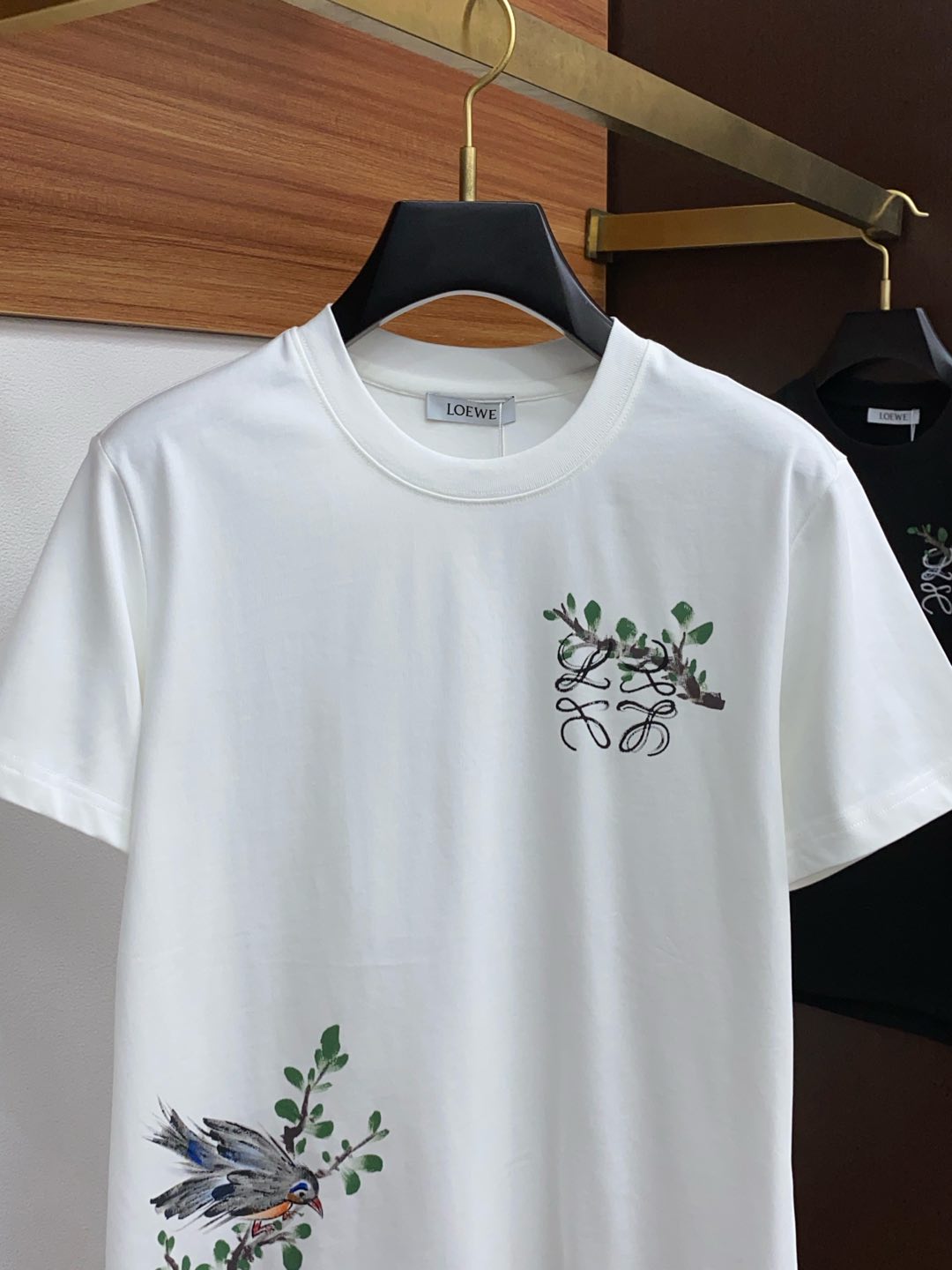  罗意威
ss新工艺logo纯棉质阔版圆领男士短袖T恤，新季新推系列将标识巧妙融入设计，塑就一系列充满复