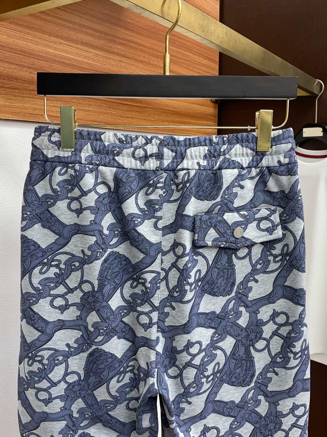 “2025 Summer Fashion: Special Top and Shorts Combo with Classic Style” - 图片 9