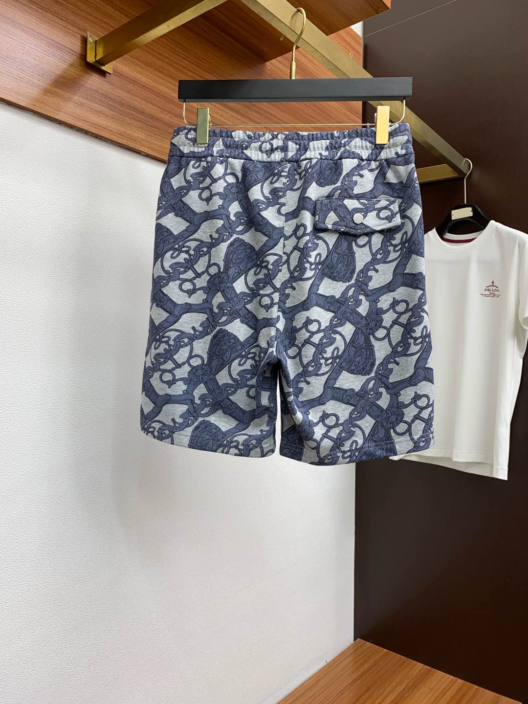 “2025 Summer Fashion: Special Top and Shorts Combo with Classic Style” - 图片 8