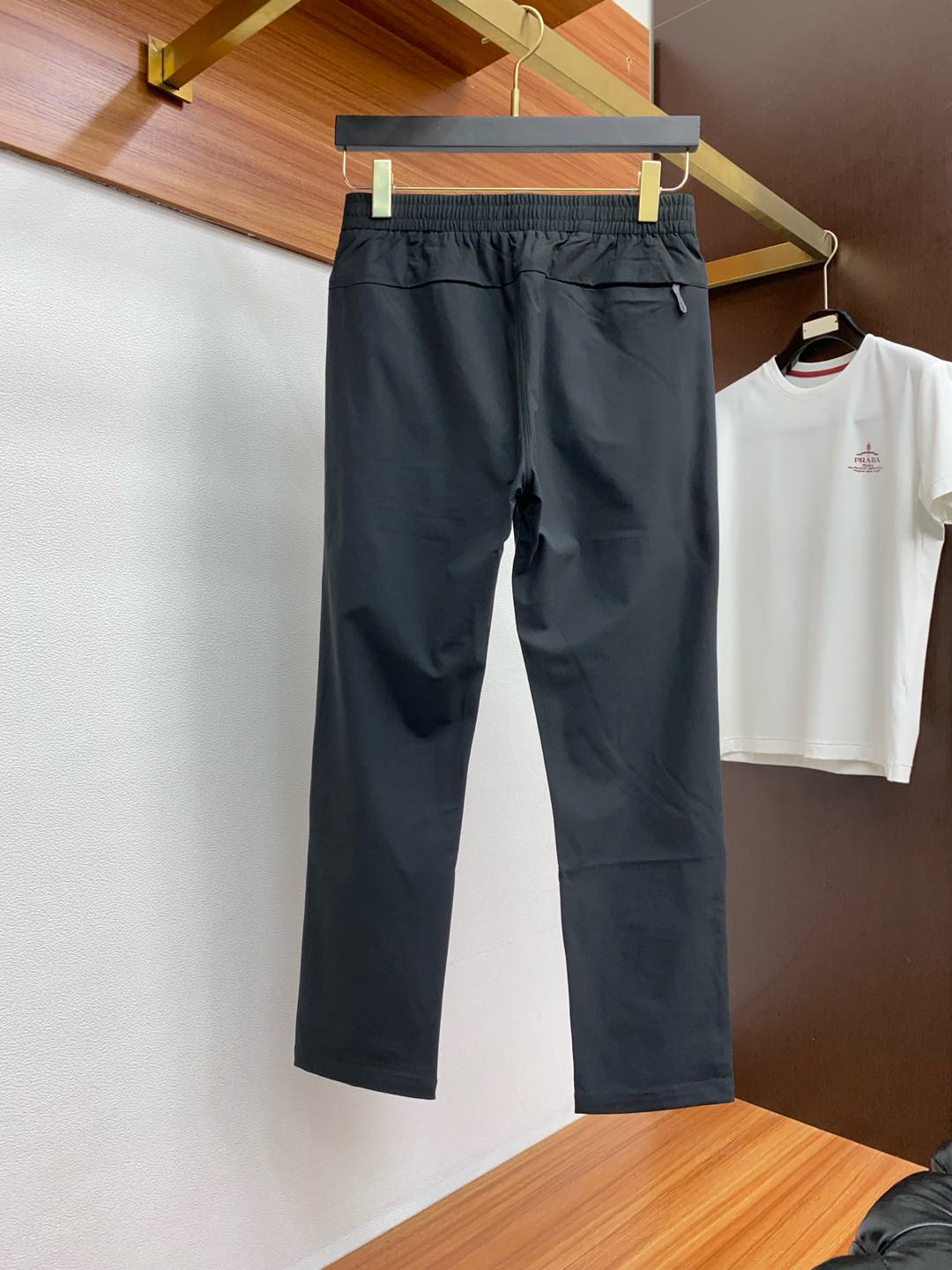  始祖鸟 2024ss秋冬新品，官网同步有售，男士商务休闲裤 采用客供弹力面料，用料柔软舒适，非常舒适保