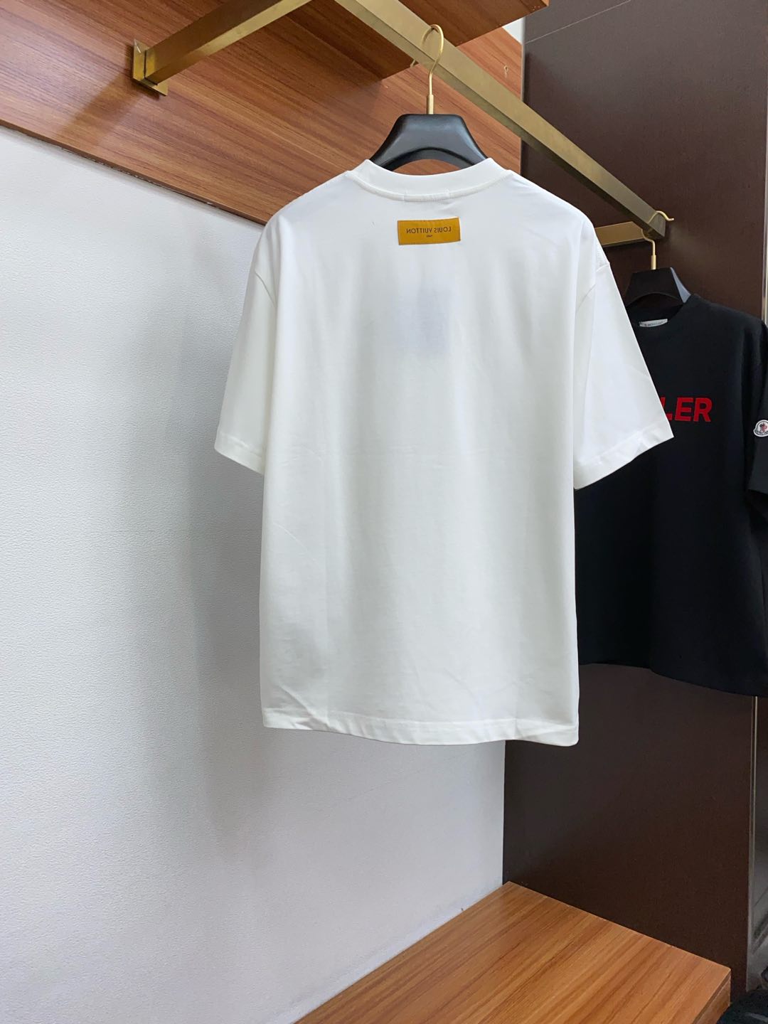  1v 路易威登 2025春夏AW新品，时尚休闲圆领短袖T恤，专柜同步有售，原单狠货，进口原版面料，工艺