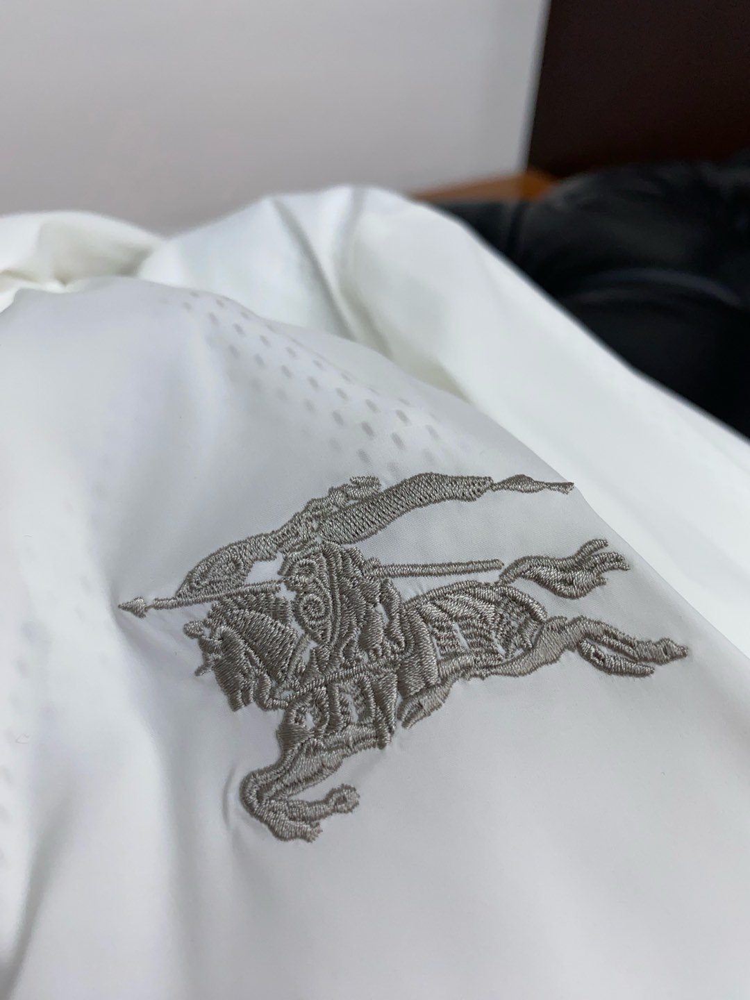  巴宝莉 2025FW男士连帽 双面夹克男装外套，休闲日常穿搭单品！上身修饰身形、提花面料将时装美学和新