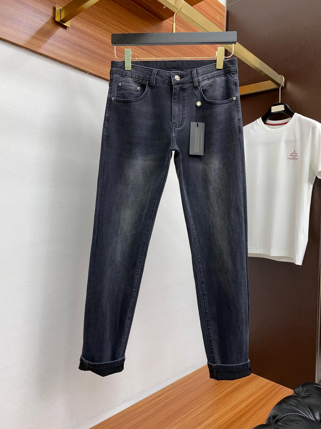  范思哲 25春夏新品 修身原单男士水洗牛仔裤纯血统品 每季必出的类型，无需质疑的热卖王牌单品，符合四季