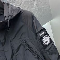 巴宝莉 2025FW男士连帽冲锋夹克男装外套,休闲日常穿搭单品!上身修饰身形、提花面料将时装美学和新都市 巴宝莉 2025FW男士连帽冲锋夹克男装外套,休闲日常穿搭单品!上身修饰身形、提花面料将时装美学和新都市