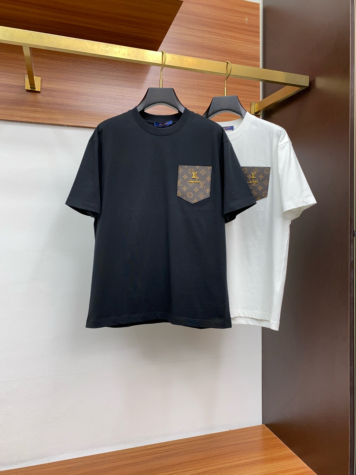  1v 路易威登 2025FW 印花/刺绣重磅纯棉 半袖T恤 /棉质半袖T恤 本款棉质T 恤以当季色调传