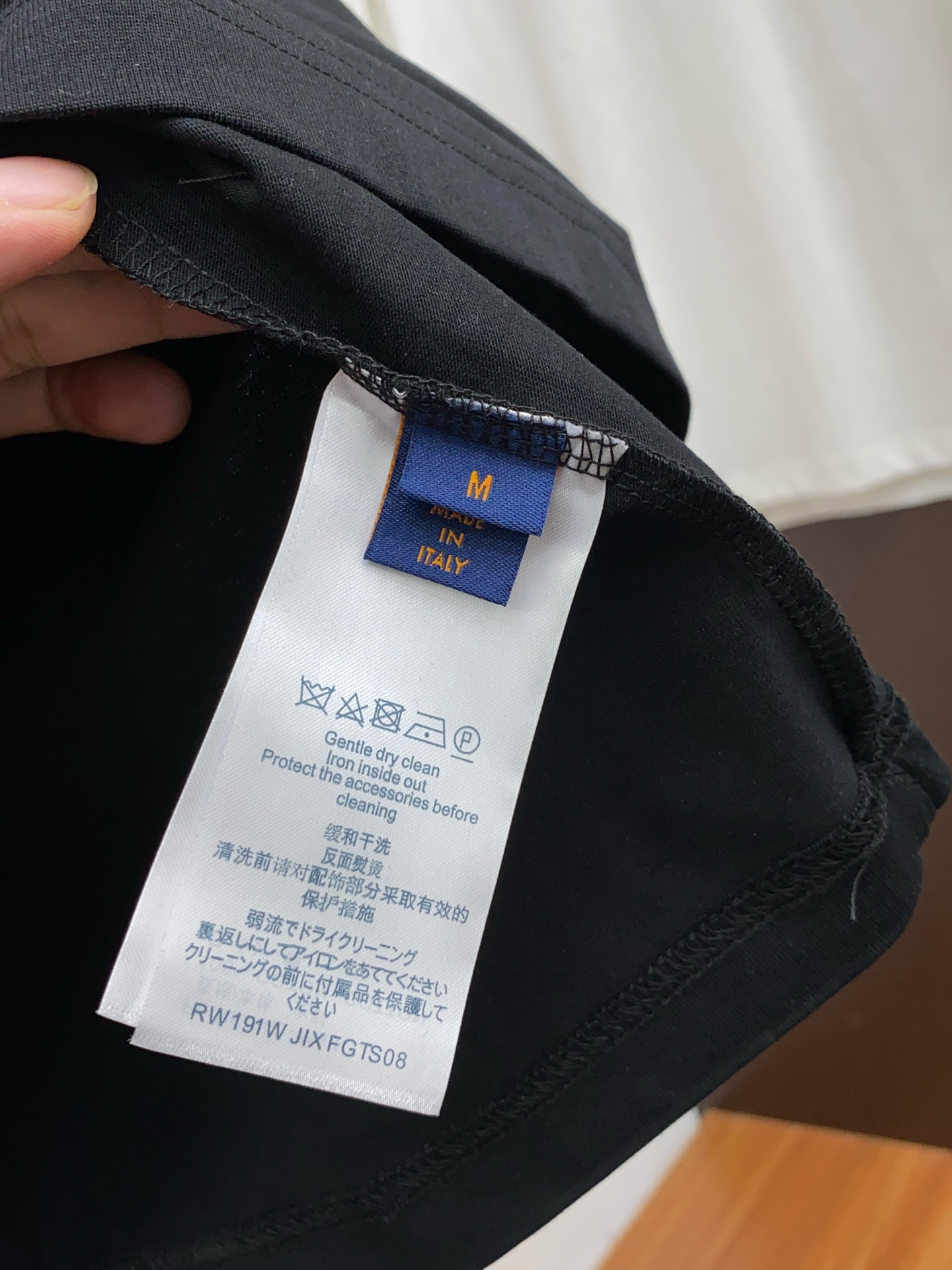  1v 路易威登 2025FW 印花/刺绣重磅纯棉 半袖T恤 /棉质半袖T恤 本款棉质T 恤以当季色调传