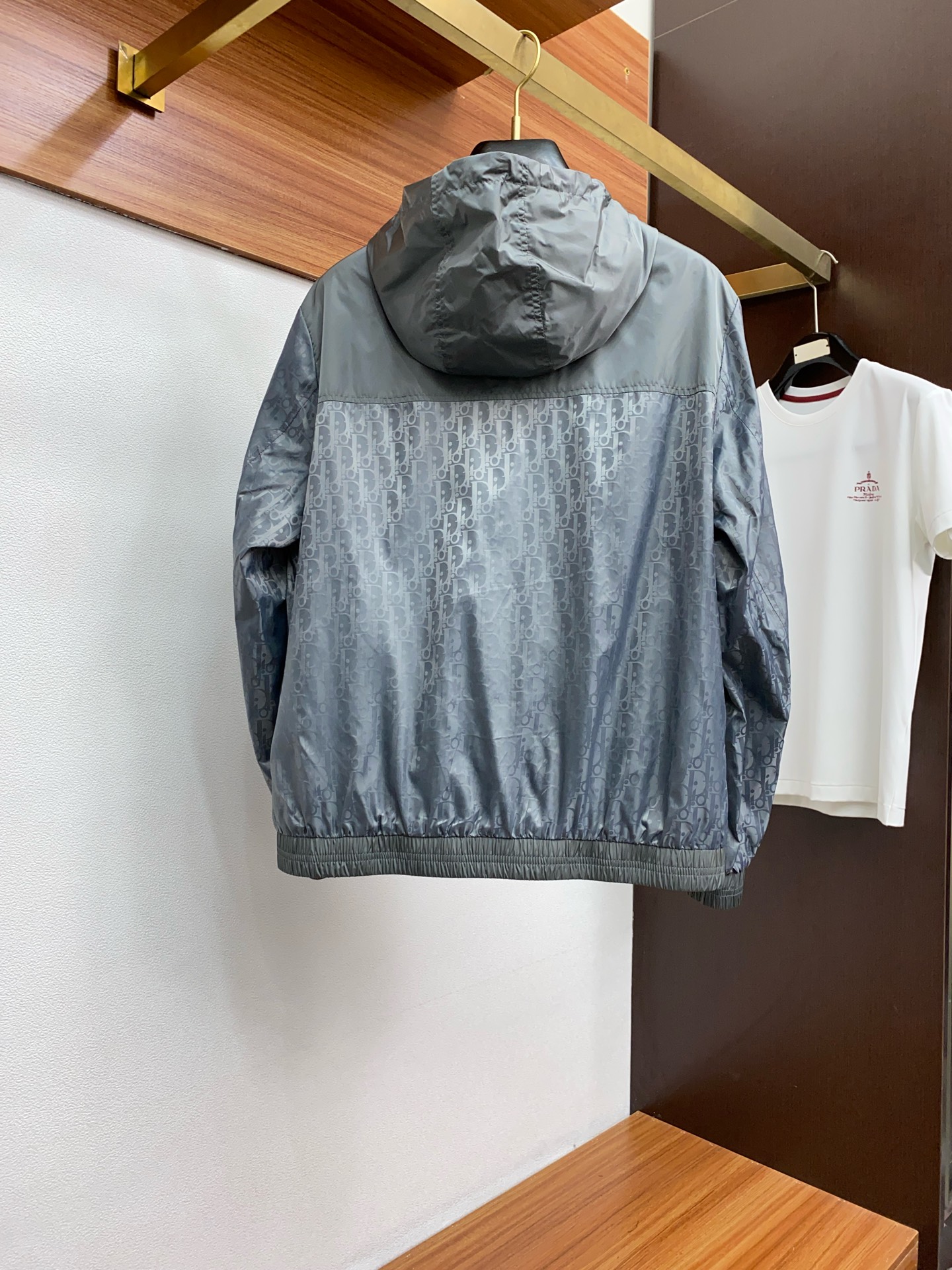  迪奥 2025FW男士连帽夹克男装外套，休闲日常穿搭单品！上身修饰身形、提花面料将时装美学和新都市商务