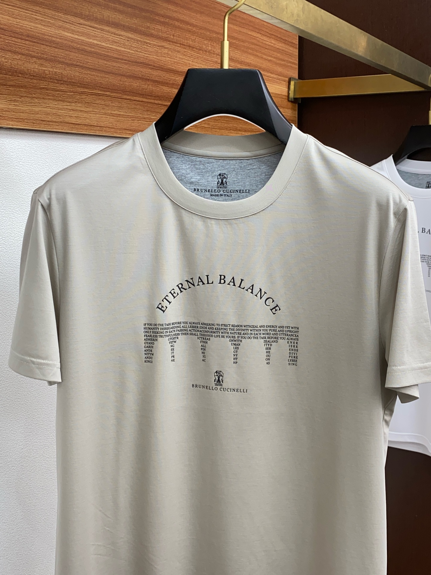  BC 专柜官网同步发售！辅料全部原版定制出品，贸易公司真品订单。高级定制进口面料，以天然植物芘麻面料 