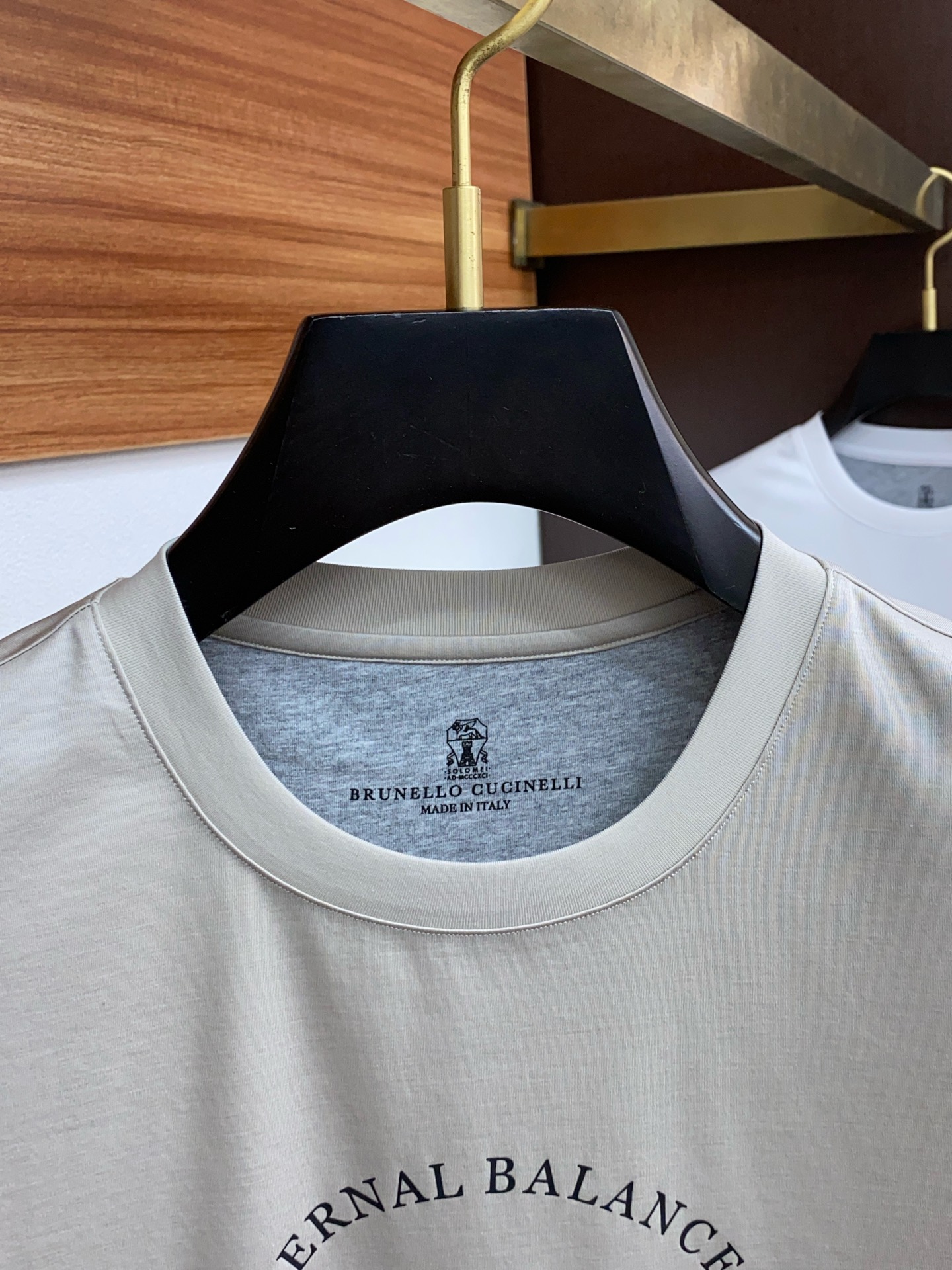  BC 专柜官网同步发售！辅料全部原版定制出品，贸易公司真品订单。高级定制进口面料，以天然植物芘麻面料 