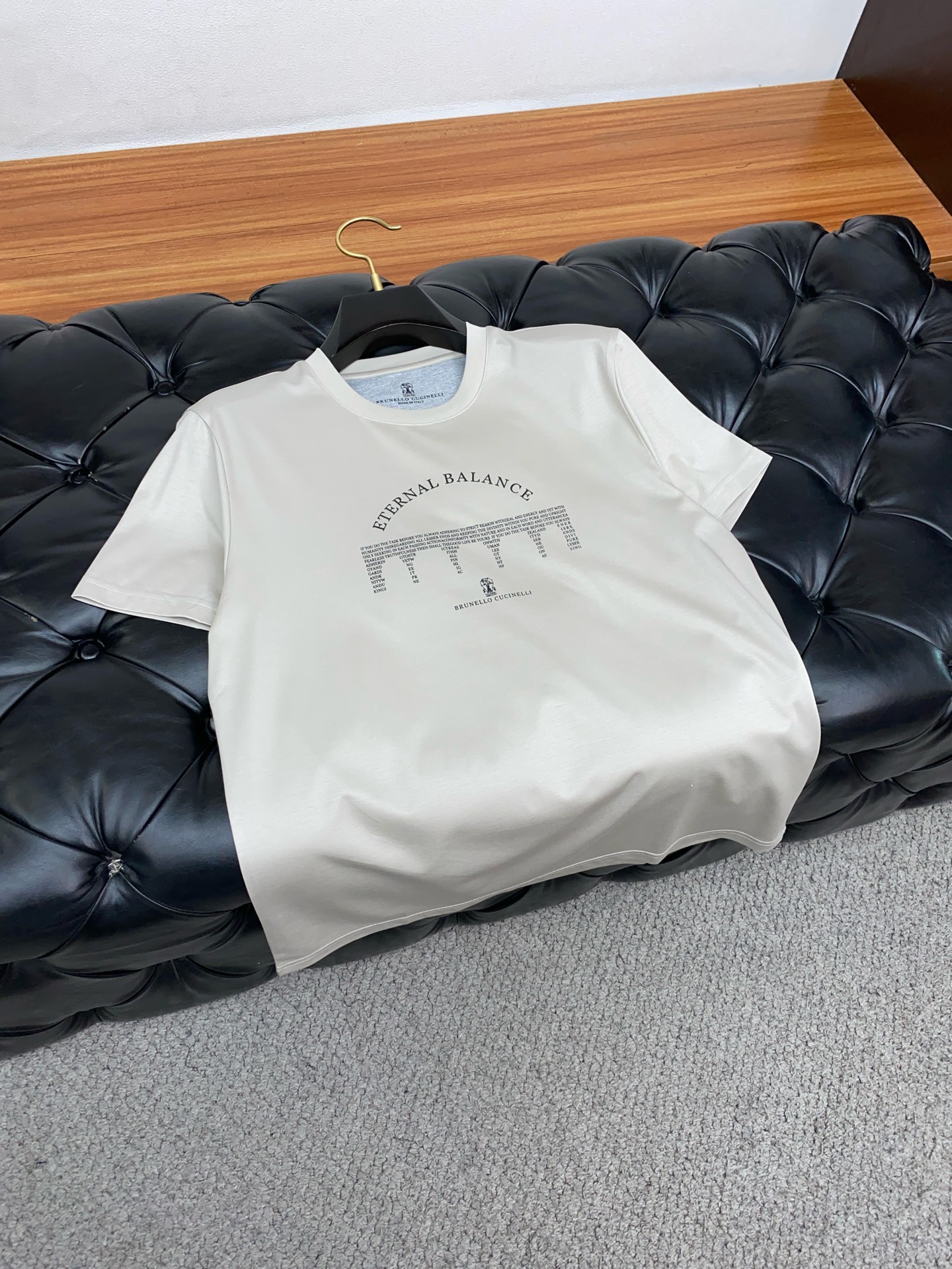  BC 专柜官网同步发售！辅料全部原版定制出品，贸易公司真品订单。高级定制进口面料，以天然植物芘麻面料 