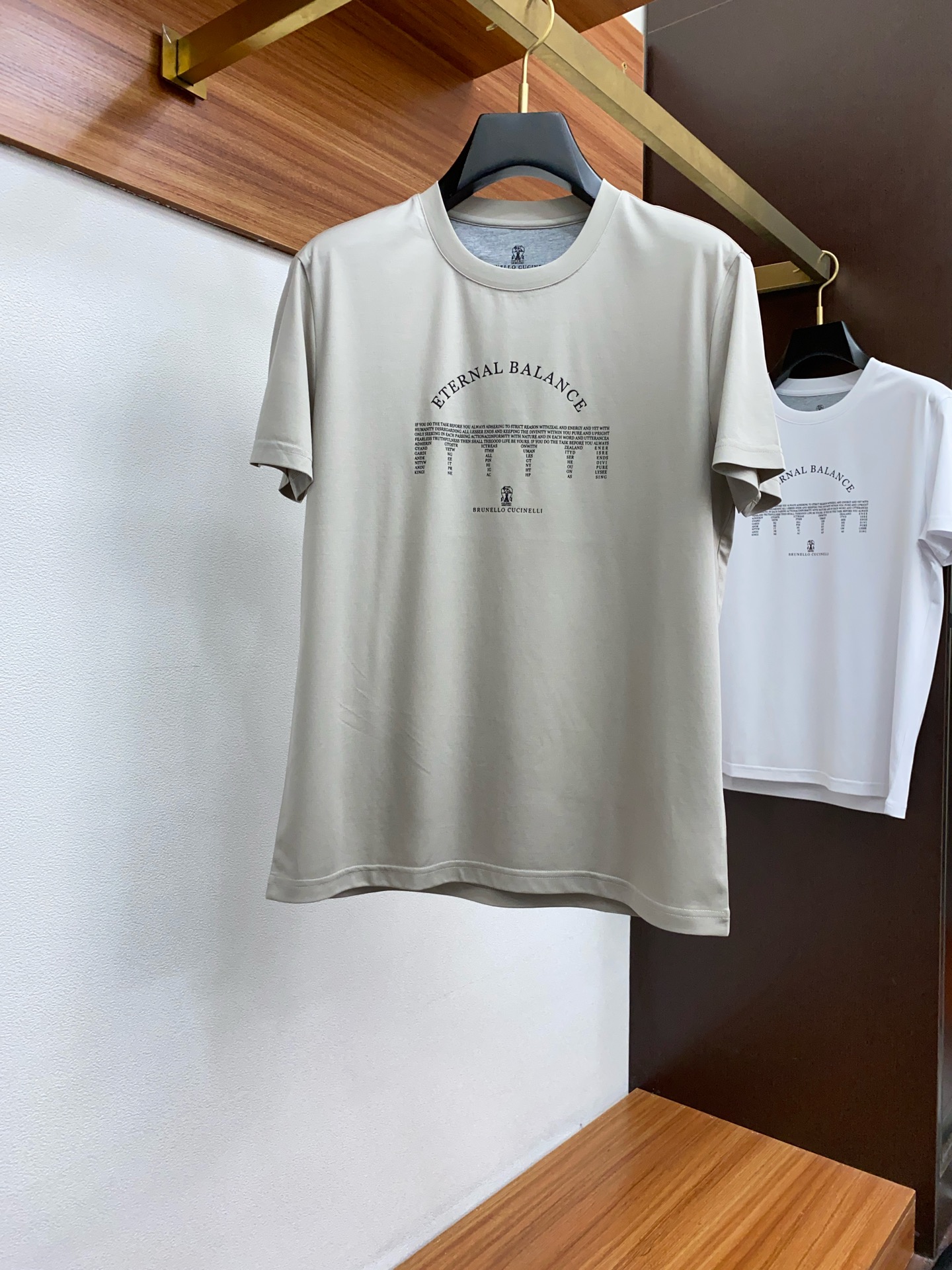  BC 专柜官网同步发售！辅料全部原版定制出品，贸易公司真品订单。高级定制进口面料，以天然植物芘麻面料 