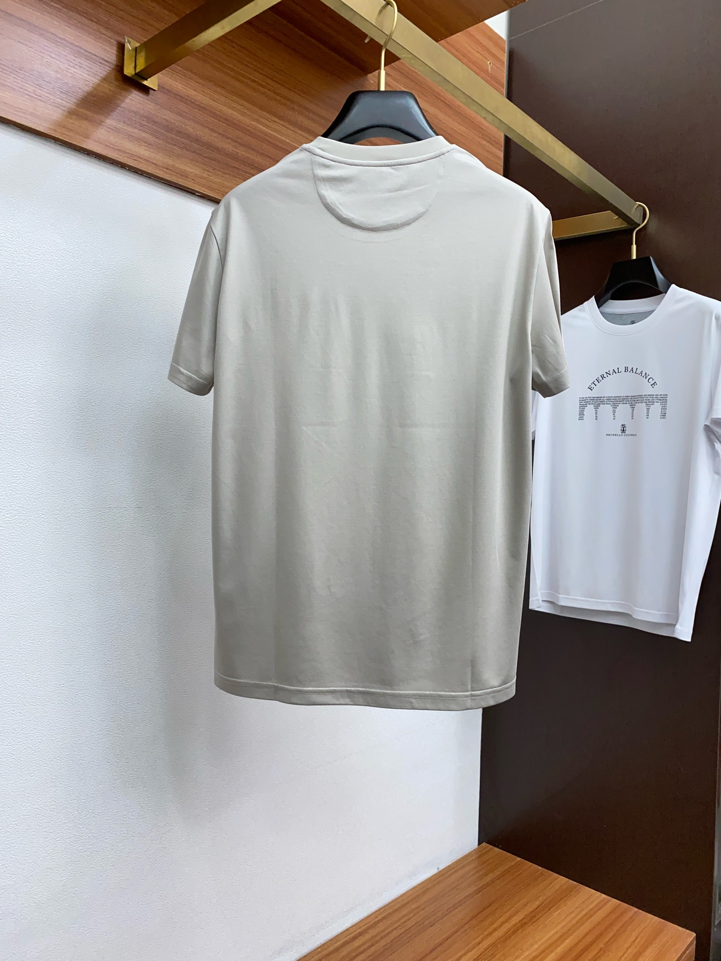  BC 专柜官网同步发售！辅料全部原版定制出品，贸易公司真品订单。高级定制进口面料，以天然植物芘麻面料 