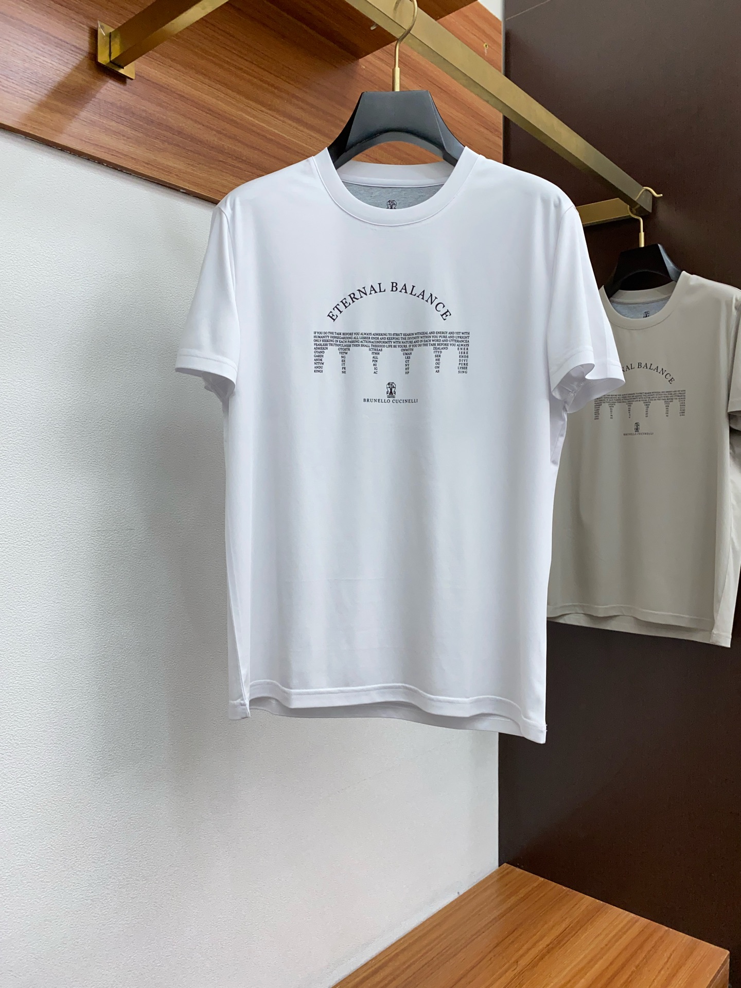  BC 专柜官网同步发售！辅料全部原版定制出品，贸易公司真品订单。高级定制进口面料，以天然植物芘麻面料 