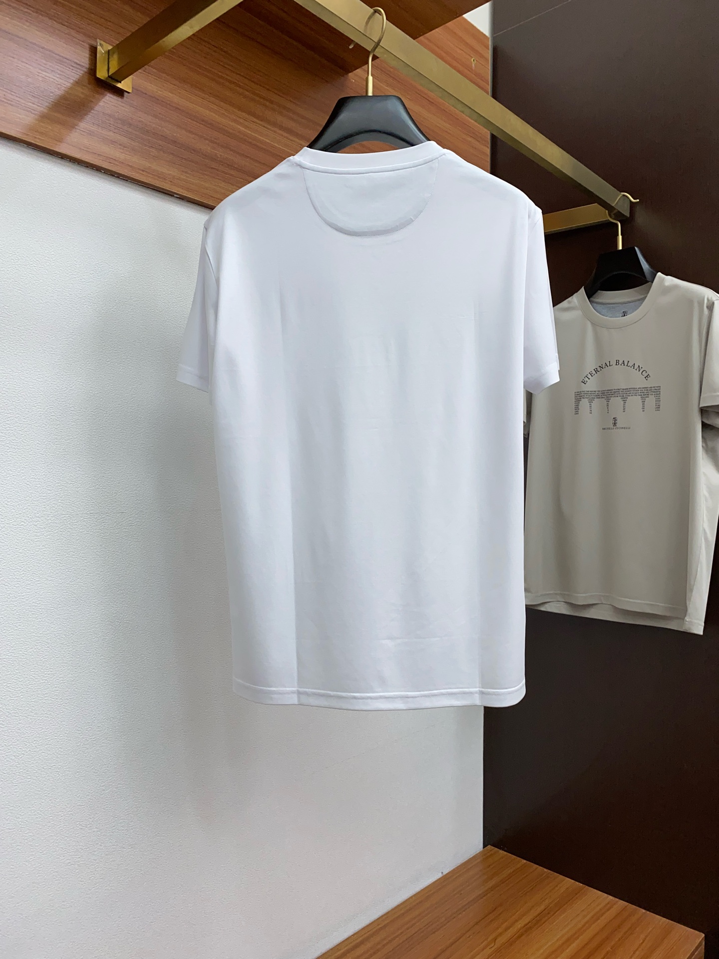  BC 专柜官网同步发售！辅料全部原版定制出品，贸易公司真品订单。高级定制进口面料，以天然植物芘麻面料 