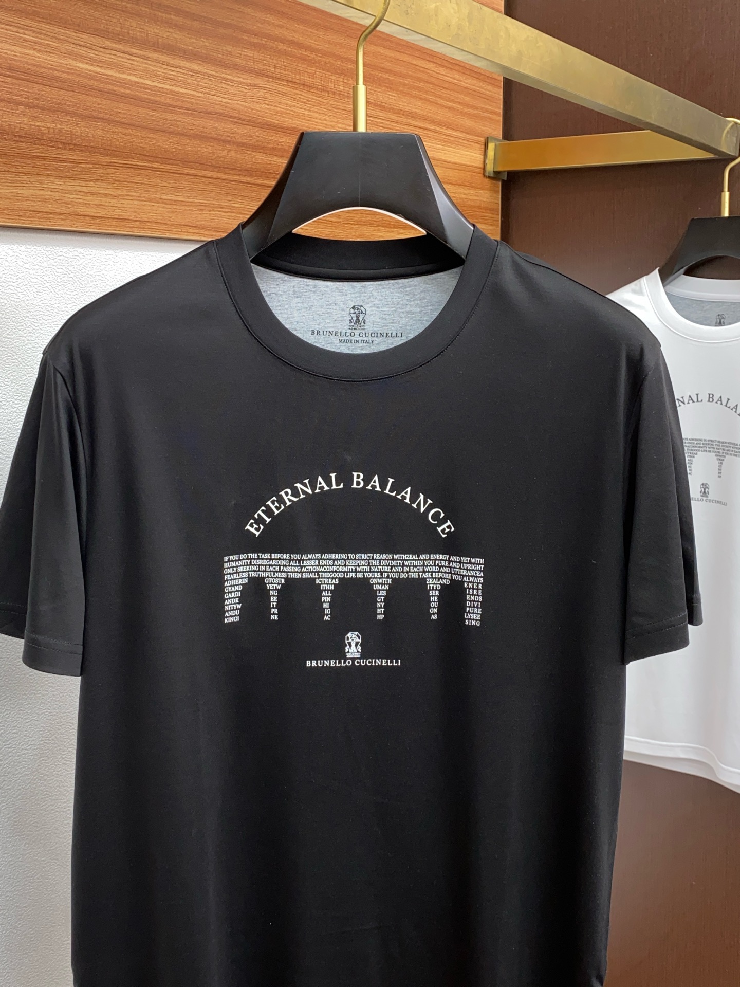  BC 专柜官网同步发售！辅料全部原版定制出品，贸易公司真品订单。高级定制进口面料，以天然植物芘麻面料 