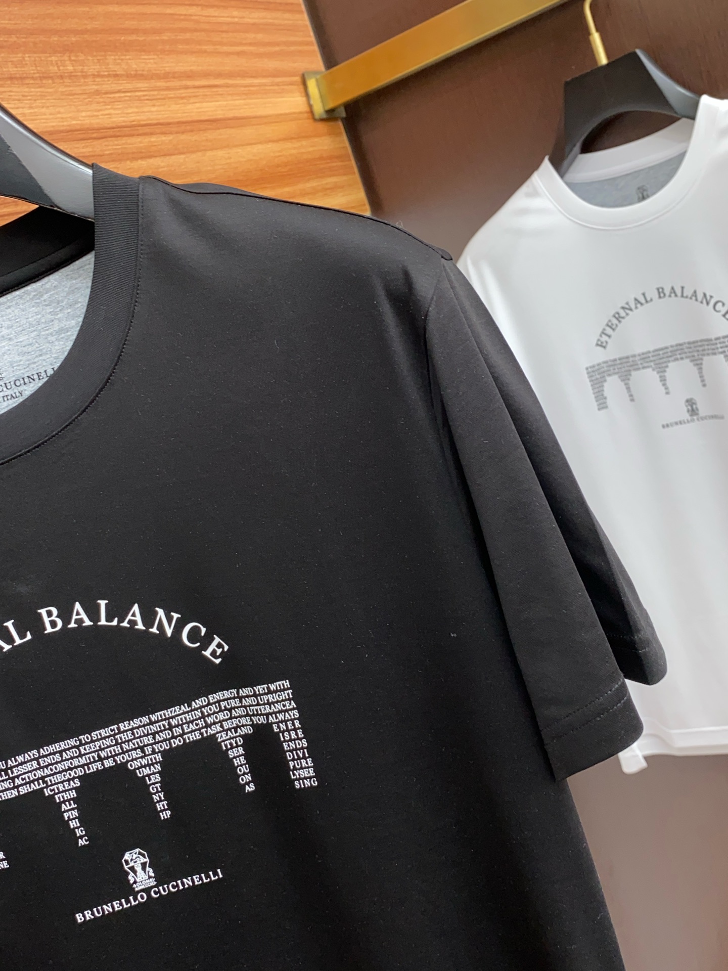  BC 专柜官网同步发售！辅料全部原版定制出品，贸易公司真品订单。高级定制进口面料，以天然植物芘麻面料 