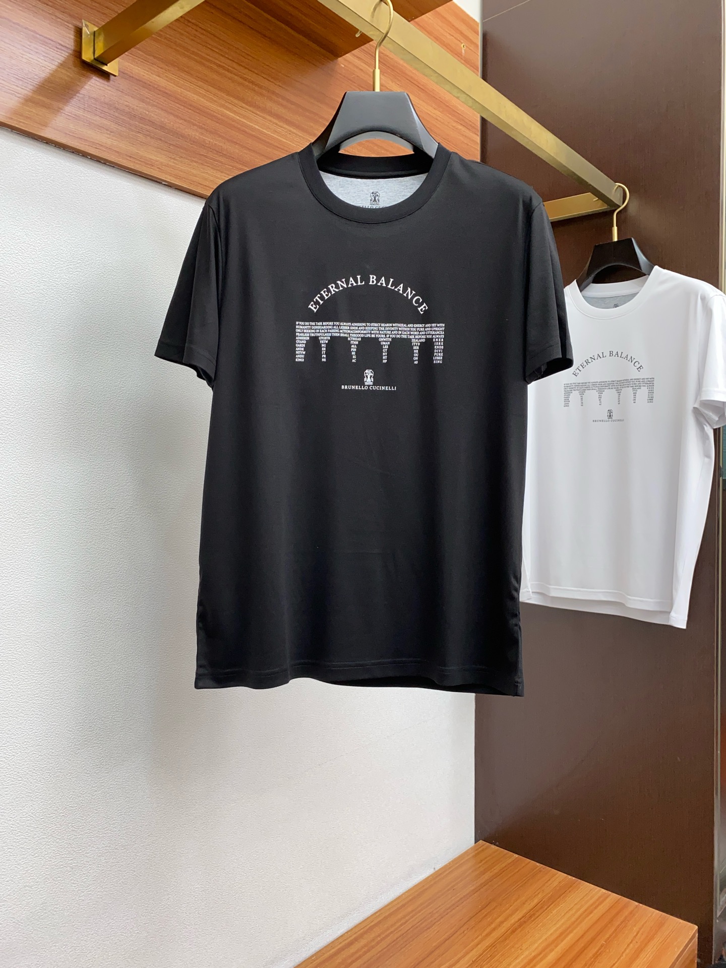  BC 专柜官网同步发售！辅料全部原版定制出品，贸易公司真品订单。高级定制进口面料，以天然植物芘麻面料 
