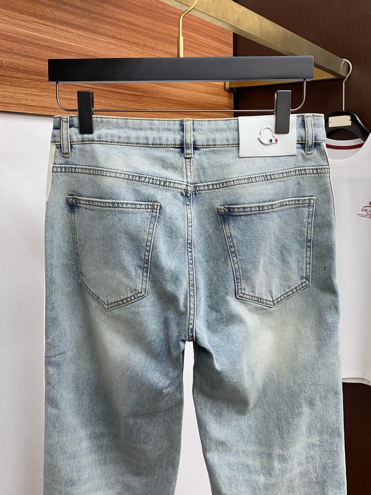  蒙口 2024SS早春 新品 原单男士水洗直筒织带牛仔裤纯血统品 G柜5800
每季必出的类型，无需质