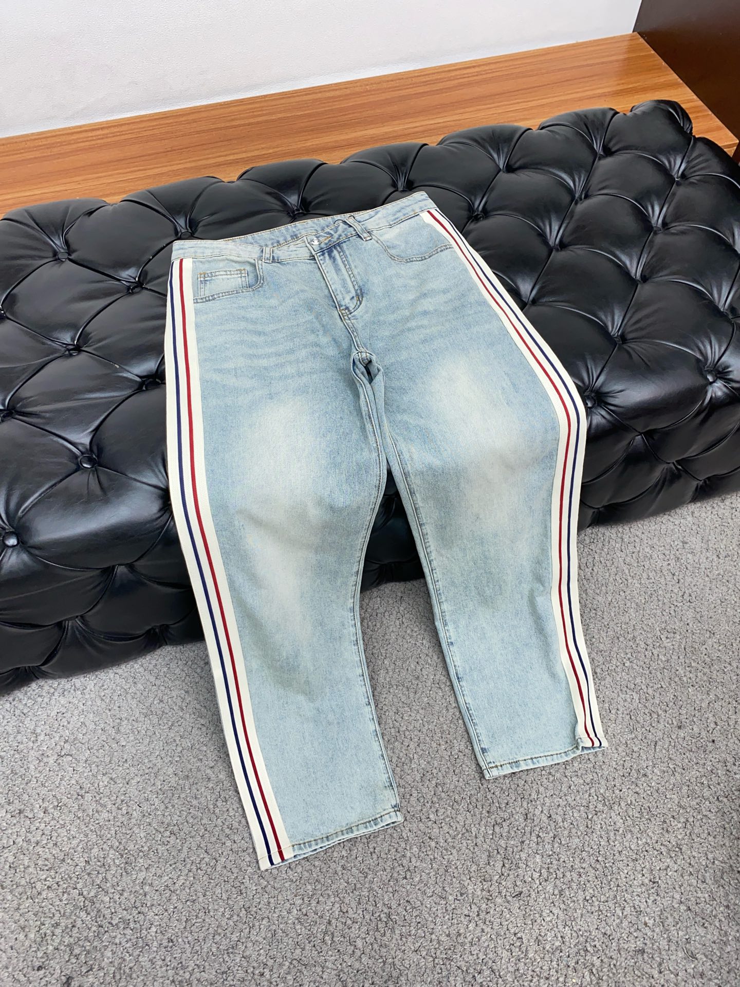  蒙口 2024SS早春 新品 原单男士水洗直筒织带牛仔裤纯血统品 G柜5800
每季必出的类型，无需质