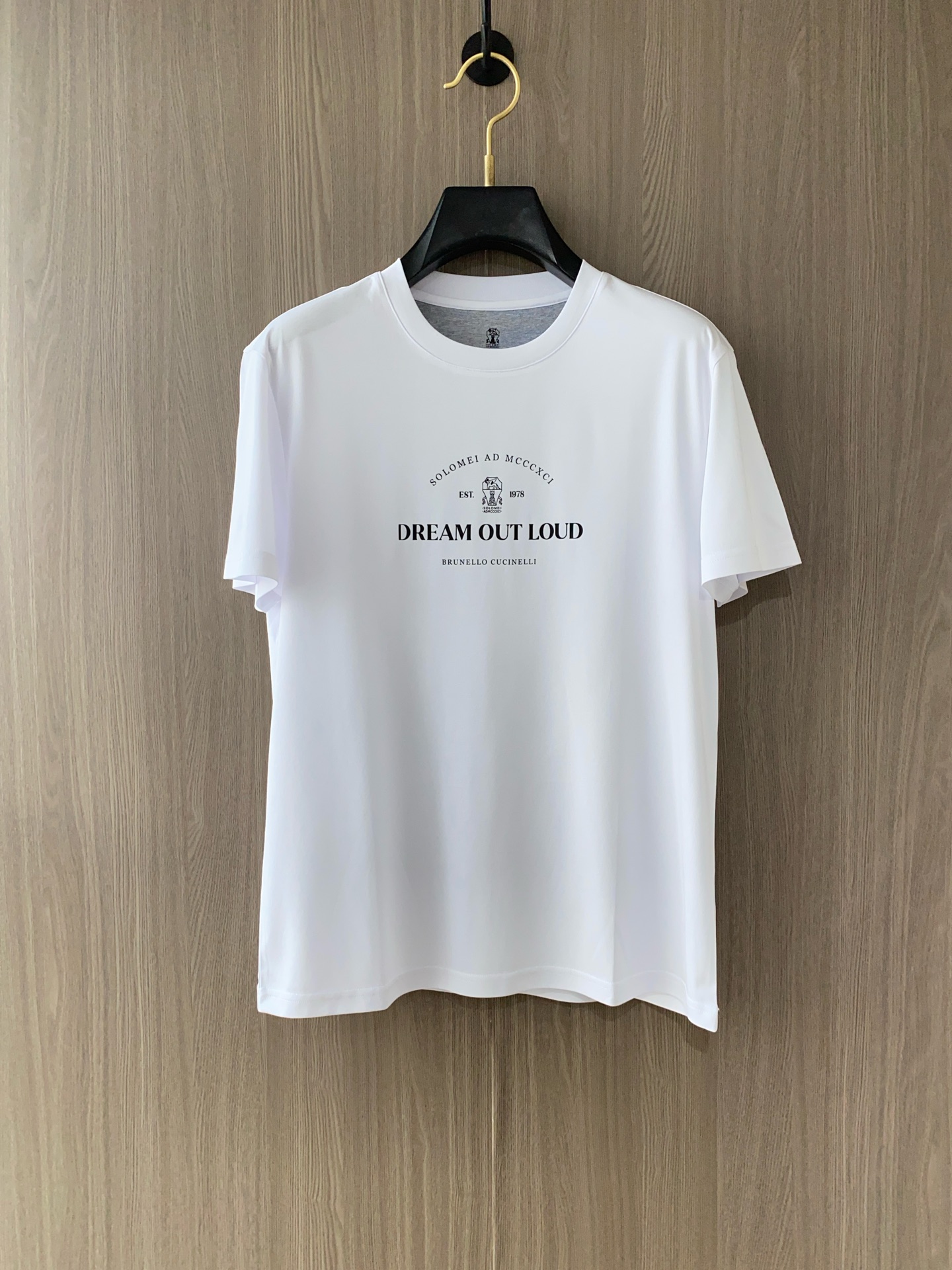 NO:122901,The new short-sleeved BC counter official website is released simultaneously!  All accessories are customized for original products, and the trading company's genuine product orders. High-end custom imported fabrics, made of natural plant pyrene hemp fabrics, which are thinner than ordinary cotton fabrics, softer in feel, comfortable to wear, and are completely not easy to irritate the skin. The fabric is hygroscopic and breathable. Size: 48-56,,T-shirt,alexander wang19860909春夏新款短袖 BC 专柜官网同步发售！辅料全部原版定制出品,贸易公司真品订单.高级定制进口面料,以天然植物芘麻面料 比一般棉织物轻薄 手感柔软,穿着舒适 完全不易有刺激皮肤 面料吸湿性、透气性良好 尺码: 48-56,,T-shirt,alexander wang,Men's clothing