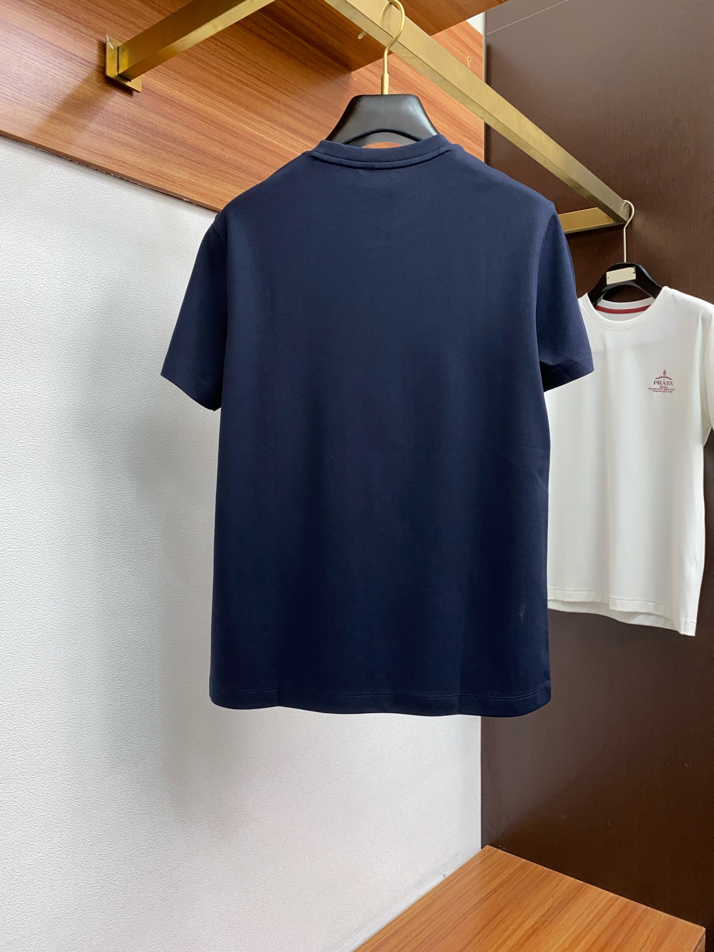  kiton 专柜官网同步发售！辅料全部原版定制出品，贸易公司真品订单。高级定制进口面料，以天然植物芘麻