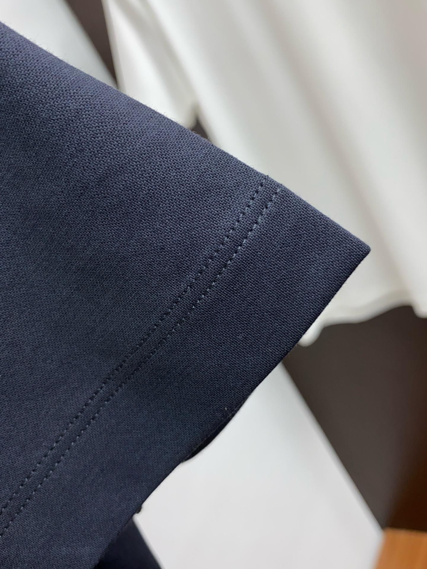  kiton 专柜官网同步发售！辅料全部原版定制出品，贸易公司真品订单。高级定制进口面料，以天然植物芘麻