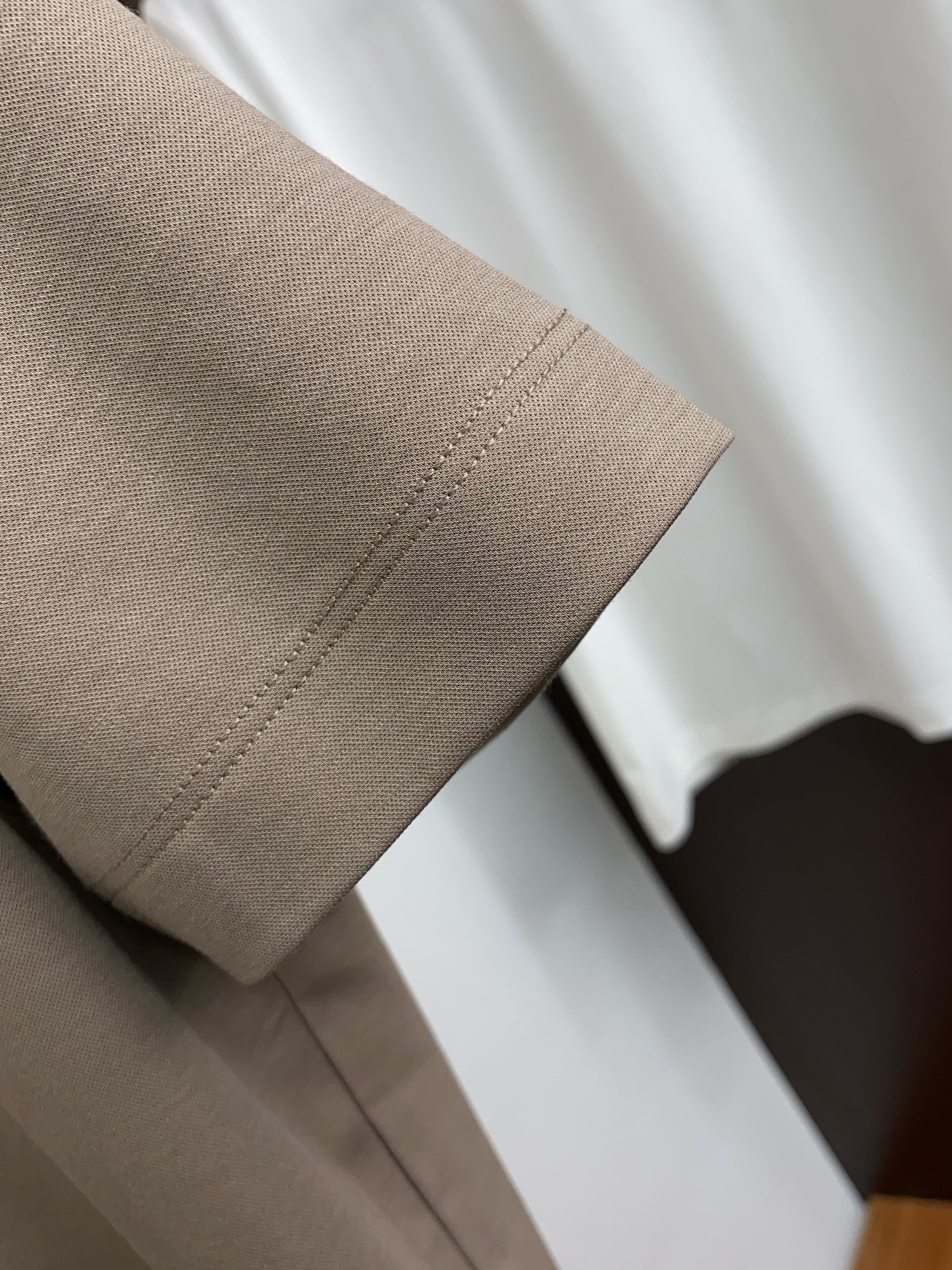  kiton 专柜官网同步发售！辅料全部原版定制出品，贸易公司真品订单。高级定制进口面料，以天然植物芘麻