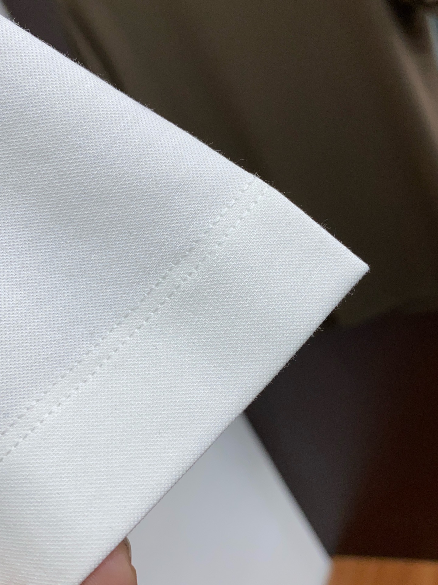  kiton 专柜官网同步发售！辅料全部原版定制出品，贸易公司真品订单。高级定制进口面料，以天然植物芘麻