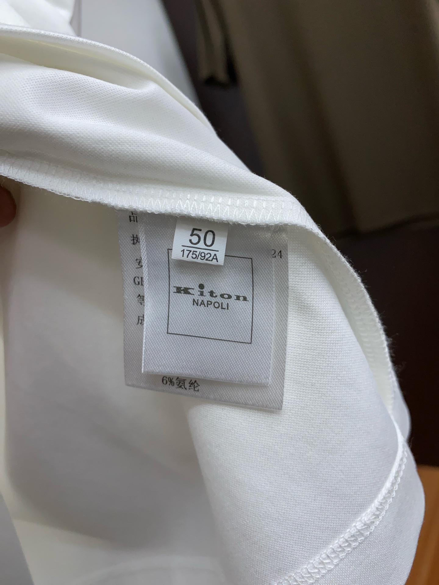  kiton 专柜官网同步发售！辅料全部原版定制出品，贸易公司真品订单。高级定制进口面料，以天然植物芘麻