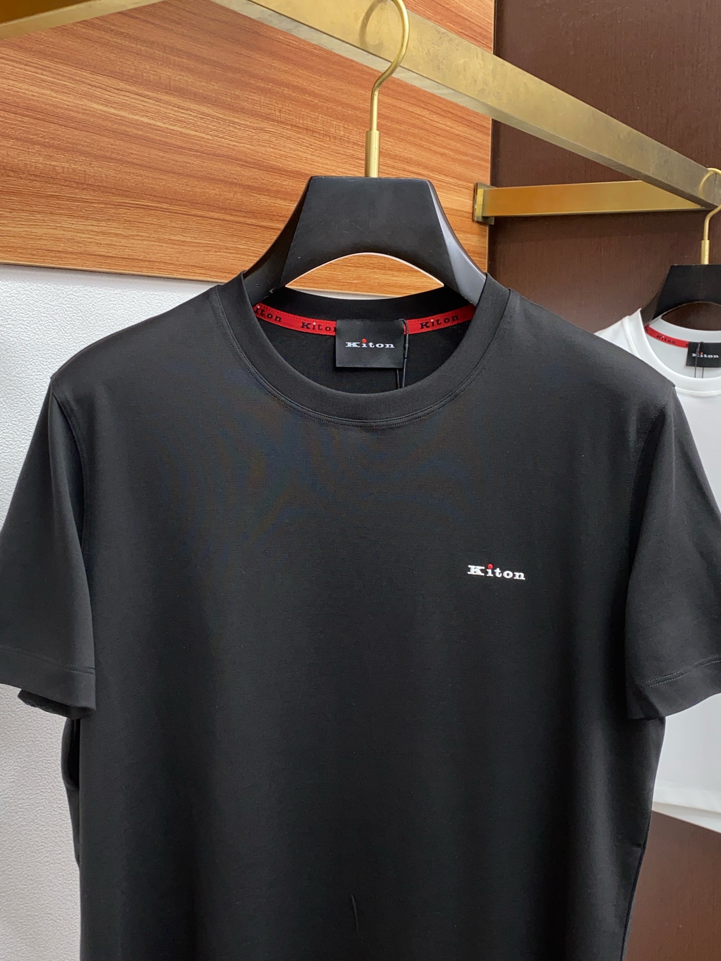  Kiton 专柜官网同步发售！辅料全部原版定制出品，贸易公司真品订单。高级定制进口面料，以天然植物芘麻