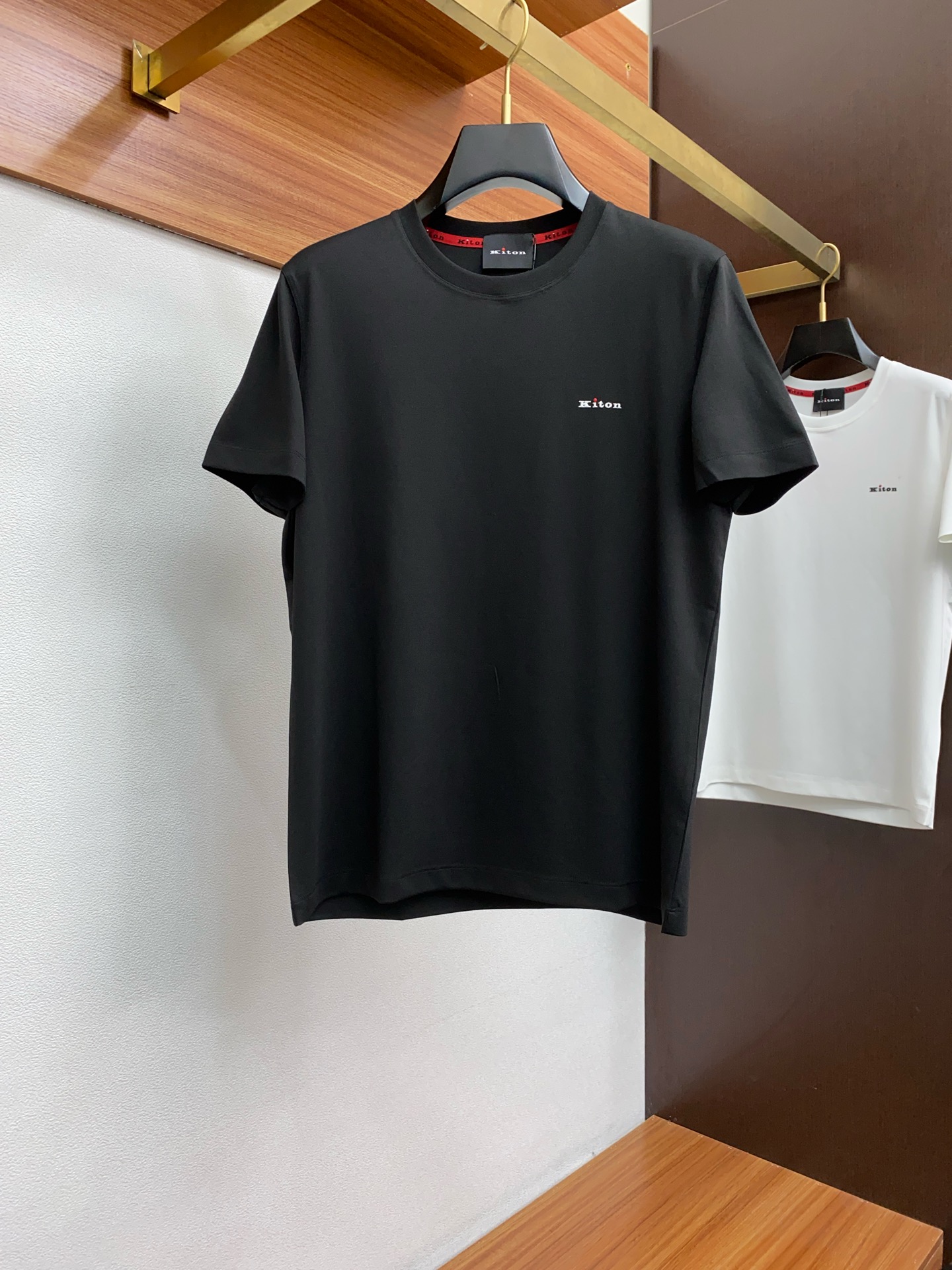  Kiton 专柜官网同步发售！辅料全部原版定制出品，贸易公司真品订单。高级定制进口面料，以天然植物芘麻
