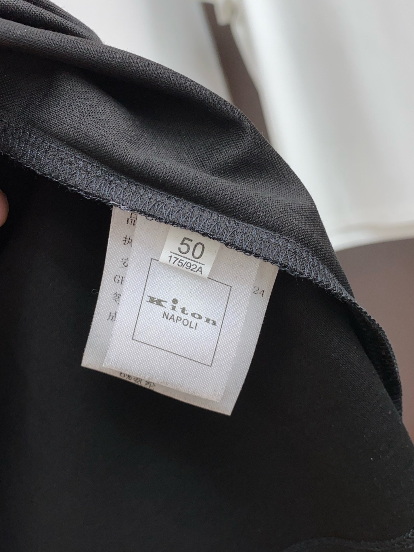  Kiton 专柜官网同步发售！辅料全部原版定制出品，贸易公司真品订单。高级定制进口面料，以天然植物芘麻