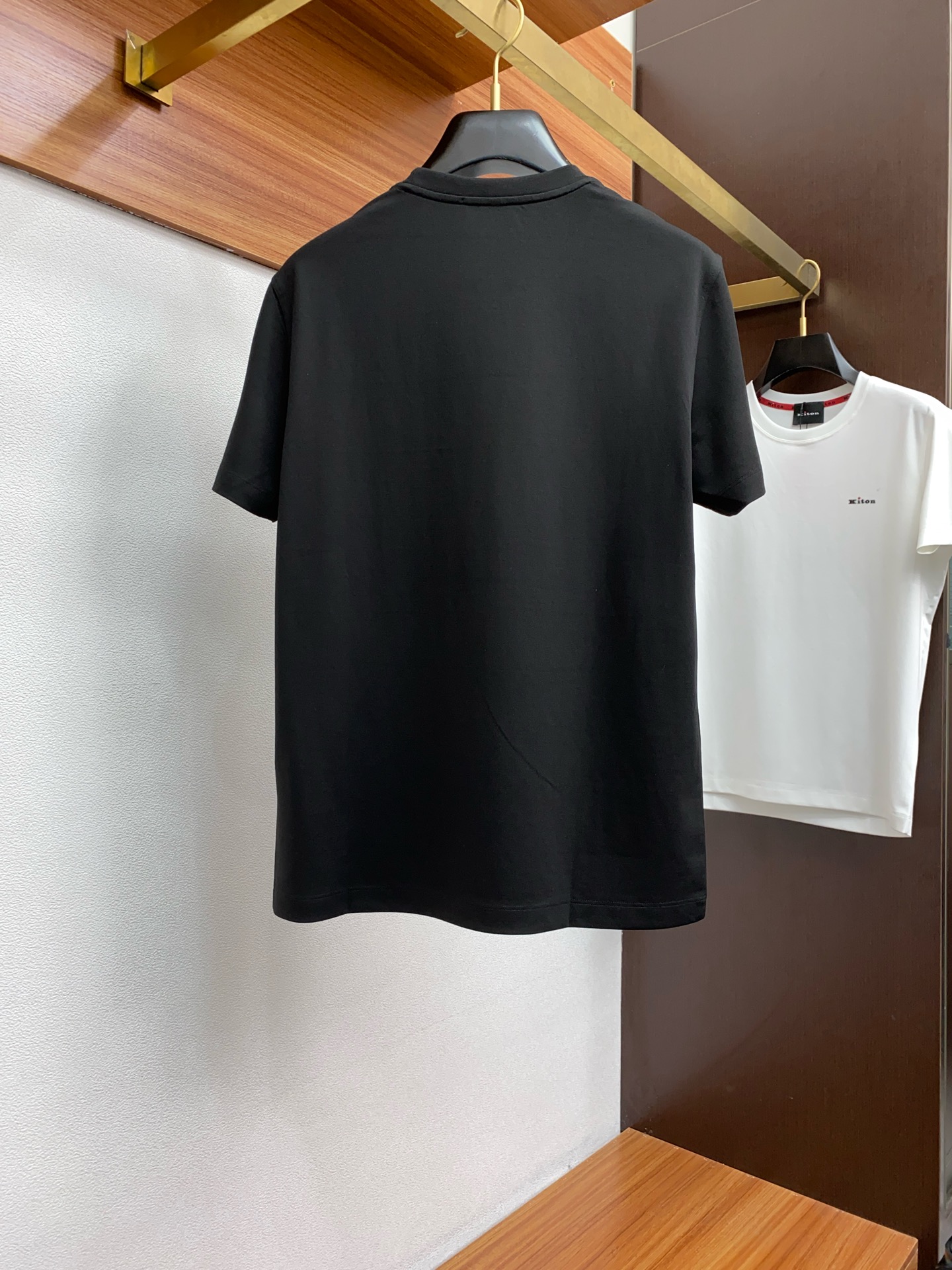  Kiton 专柜官网同步发售！辅料全部原版定制出品，贸易公司真品订单。高级定制进口面料，以天然植物芘麻