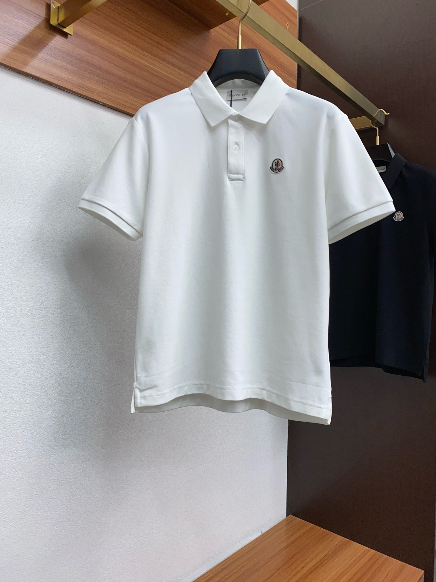  蒙口 2024ssHK专柜同款同步上新短袖翻领Polo定制珠地面料  胸前品牌工艺构成标志彰显品牌奢华