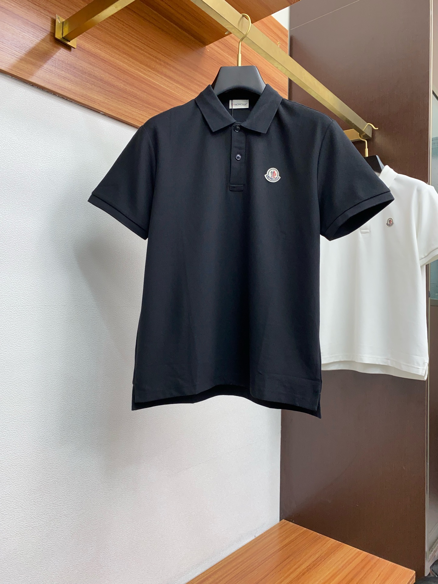 蒙口 2024ssHK专柜同款同步上新短袖翻领Polo定制珠地面料  胸前品牌工艺构成标志彰显品牌奢华