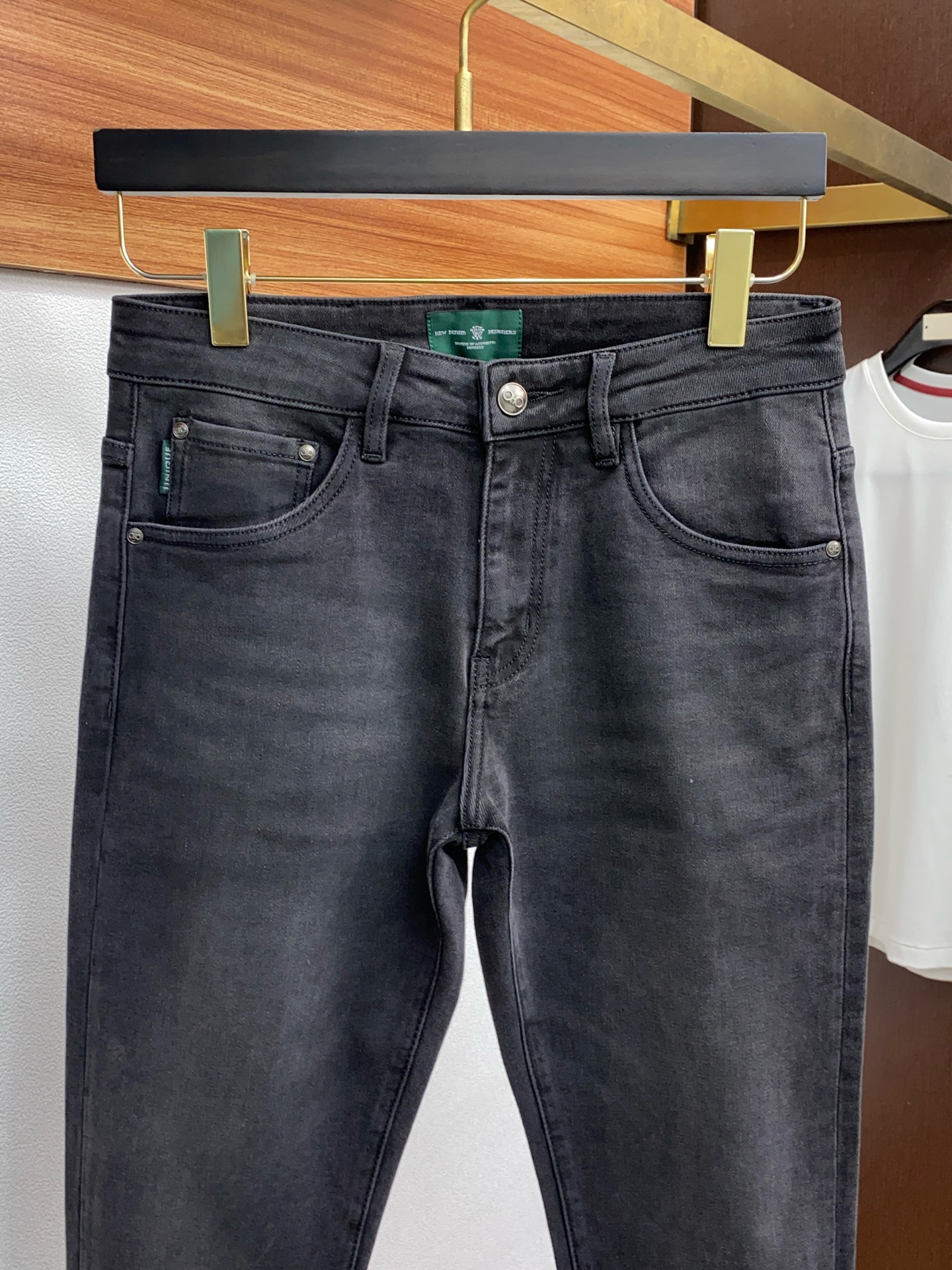  菲拉格慕 2025SS早春 新品 原单男士水洗牛仔裤纯血统品  每季必出的类型，无需质疑的热卖王牌单品