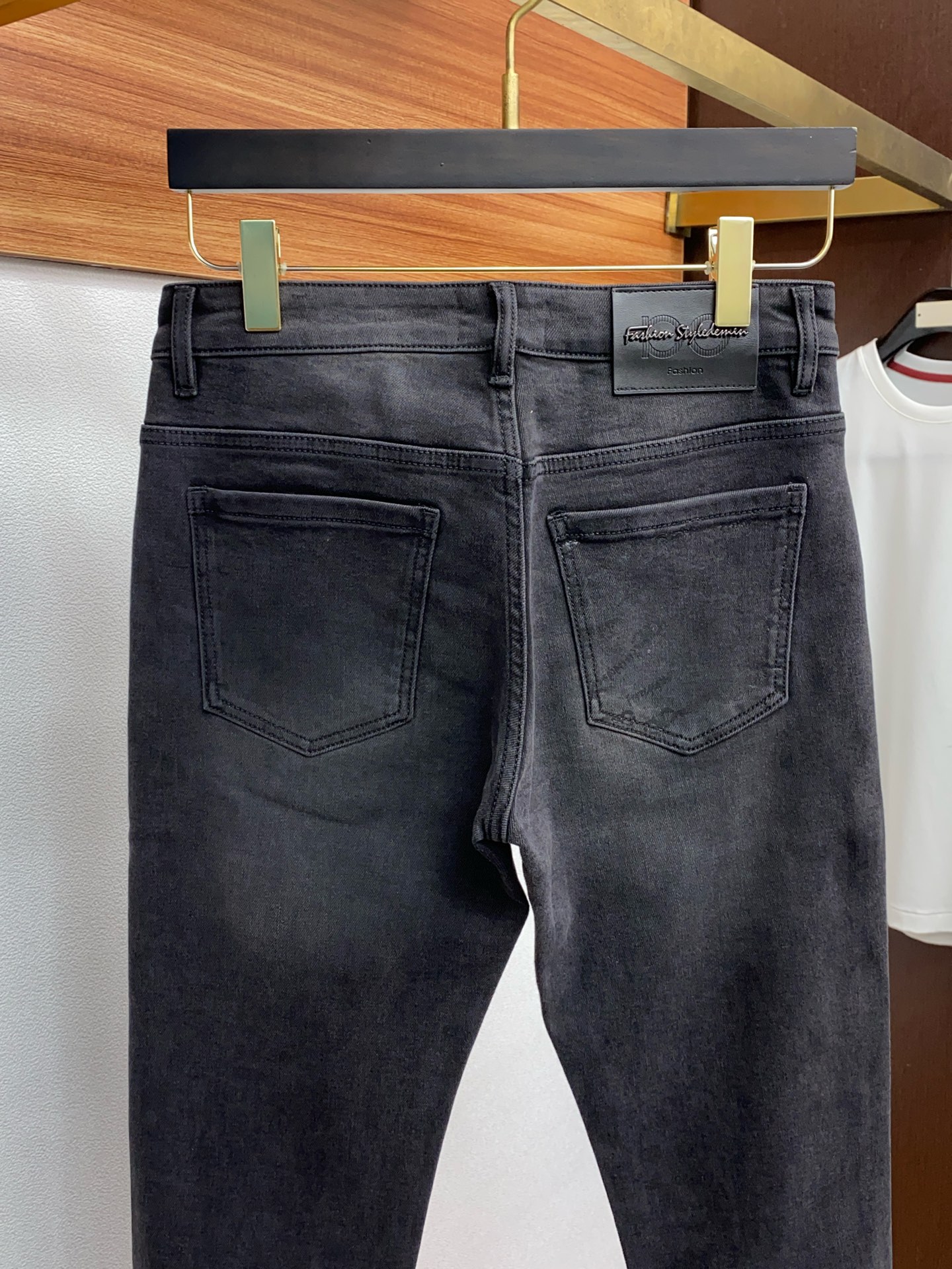  菲拉格慕 2025SS早春 新品 原单男士水洗牛仔裤纯血统品  每季必出的类型，无需质疑的热卖王牌单品