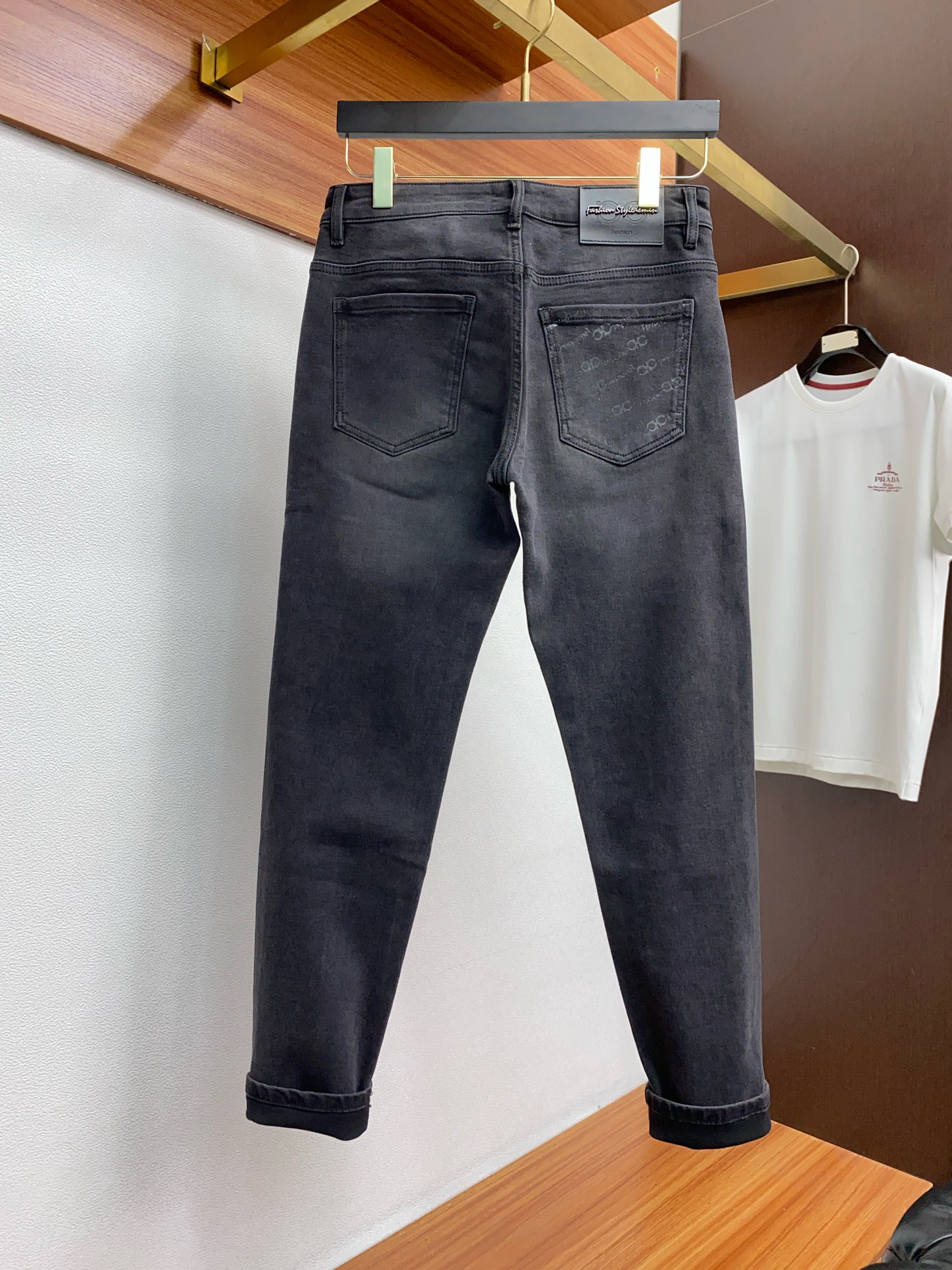  菲拉格慕 2025SS早春 新品 原单男士水洗牛仔裤纯血统品  每季必出的类型，无需质疑的热卖王牌单品