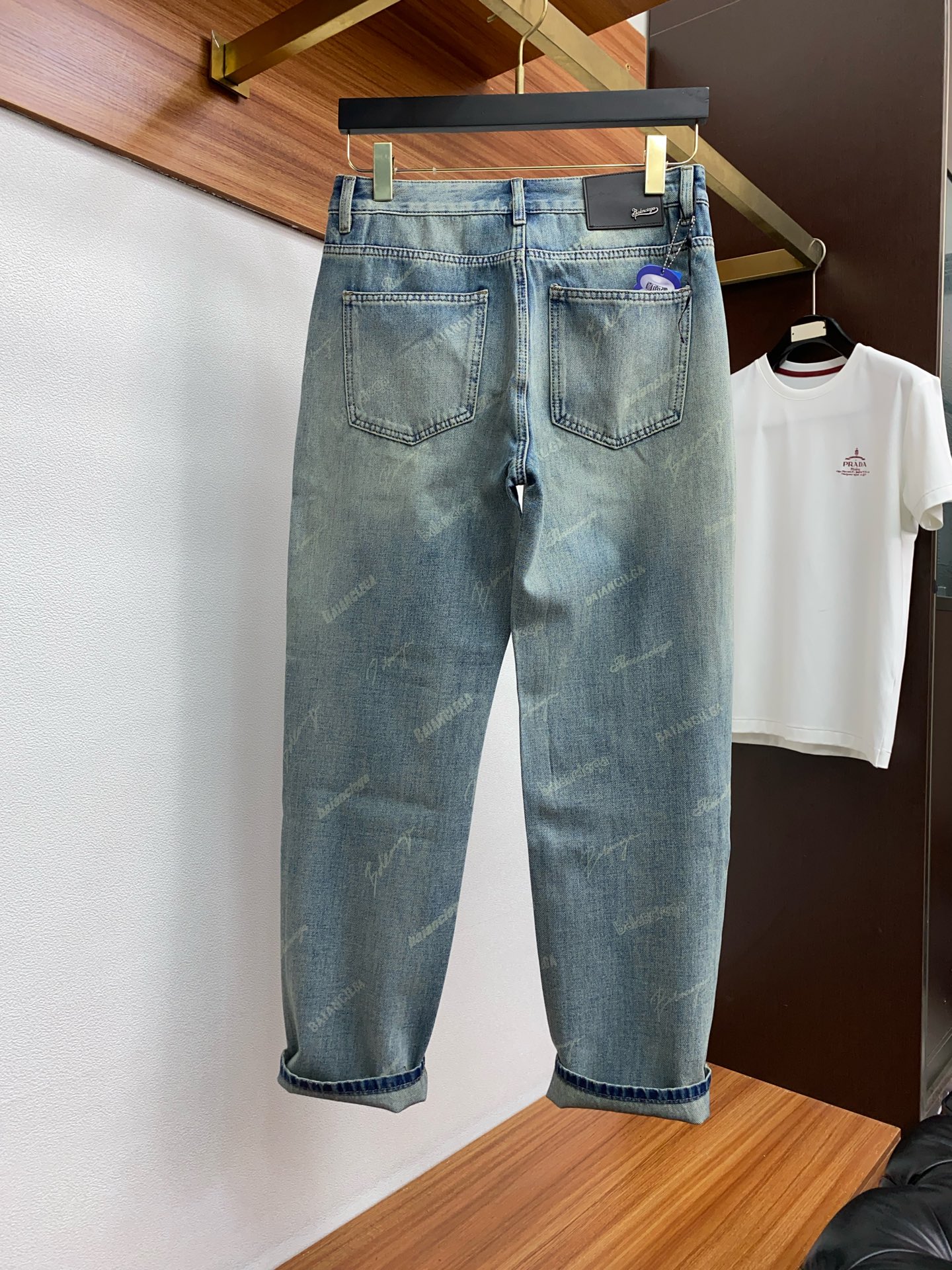  巴黎世家 微阔直筒版 2025SS早春 新品 原单男士水洗直筒牛仔裤纯血统品  每季必出的类型，无需质