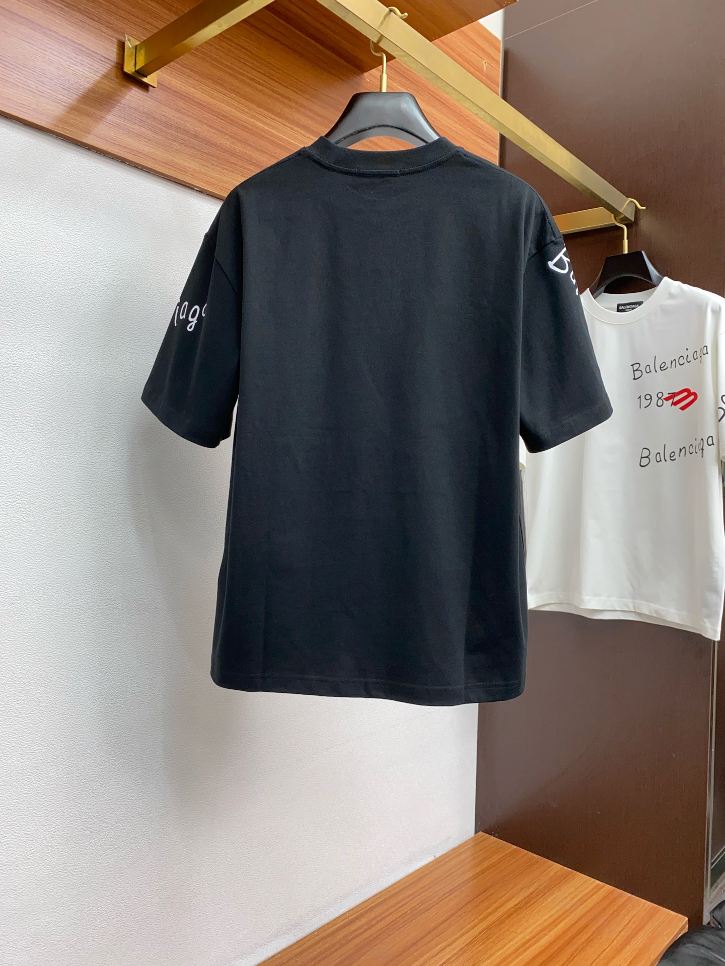  巴黎世家 2025春夏AW新品，时尚休闲圆领短袖T恤，专柜同步有售，原单狠货，进口原版面料，工艺极度复