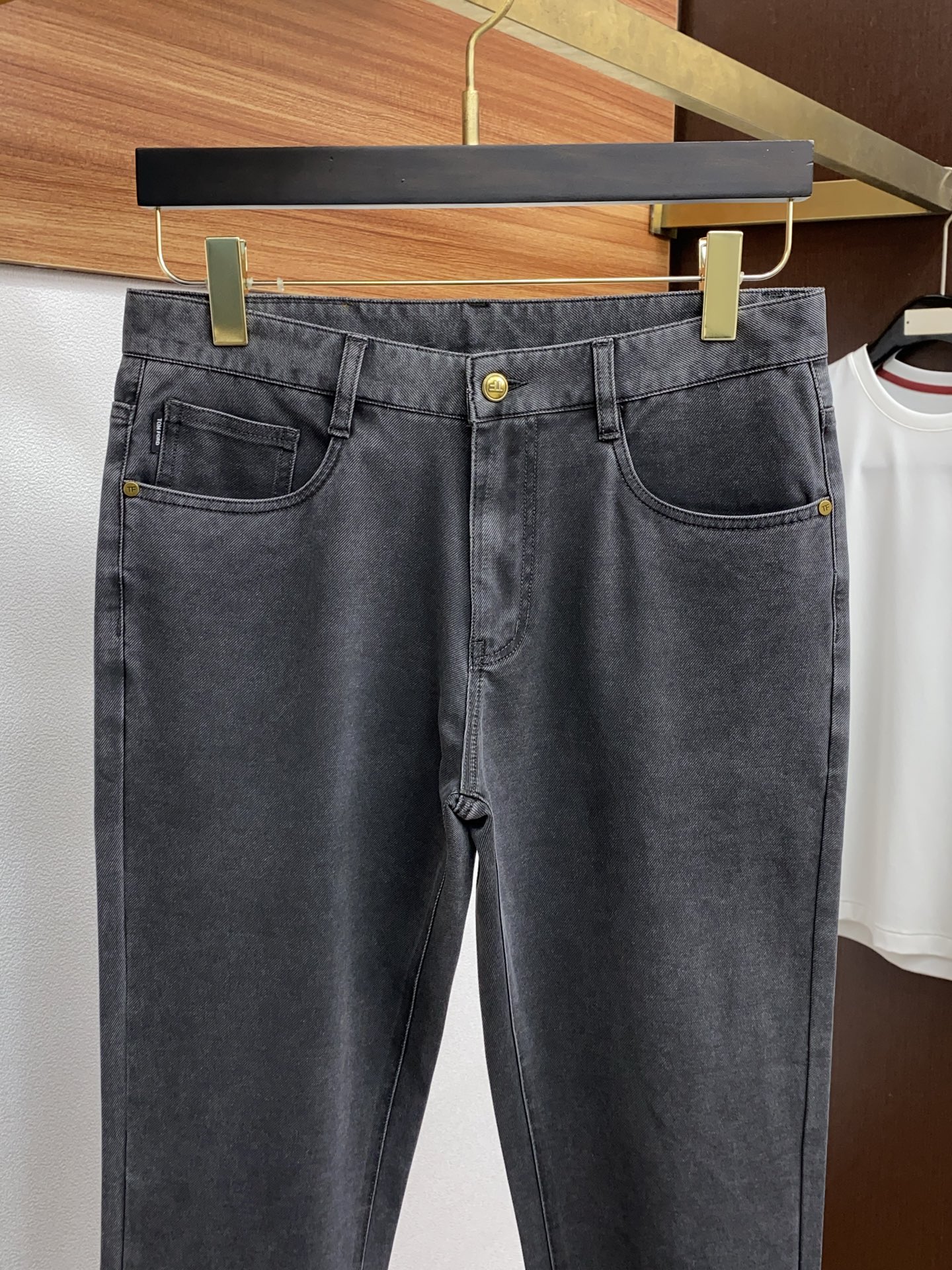 Top-Tide Fashioners: 2025 Spring & Summer New Baggy Pants Collection with Fine Gold - 图片 3