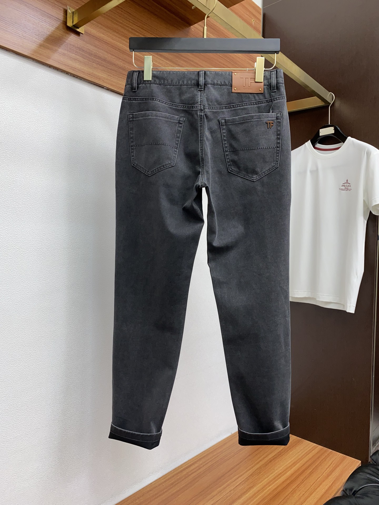 Top-Tide Fashioners: 2025 Spring & Summer New Baggy Pants Collection with Fine Gold - 图片 8