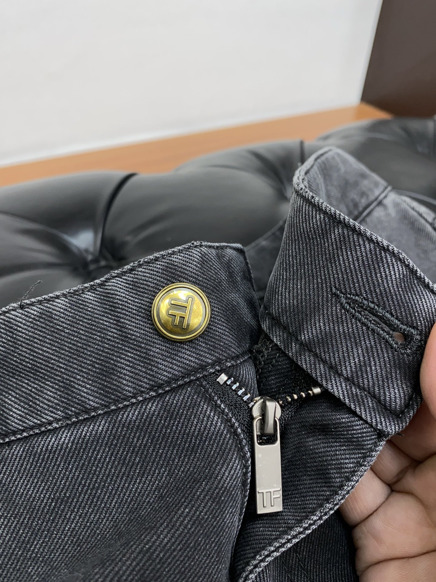 Top-Tide Fashioners: 2025 Spring & Summer New Baggy Pants Collection with Fine Gold - 图片 4
