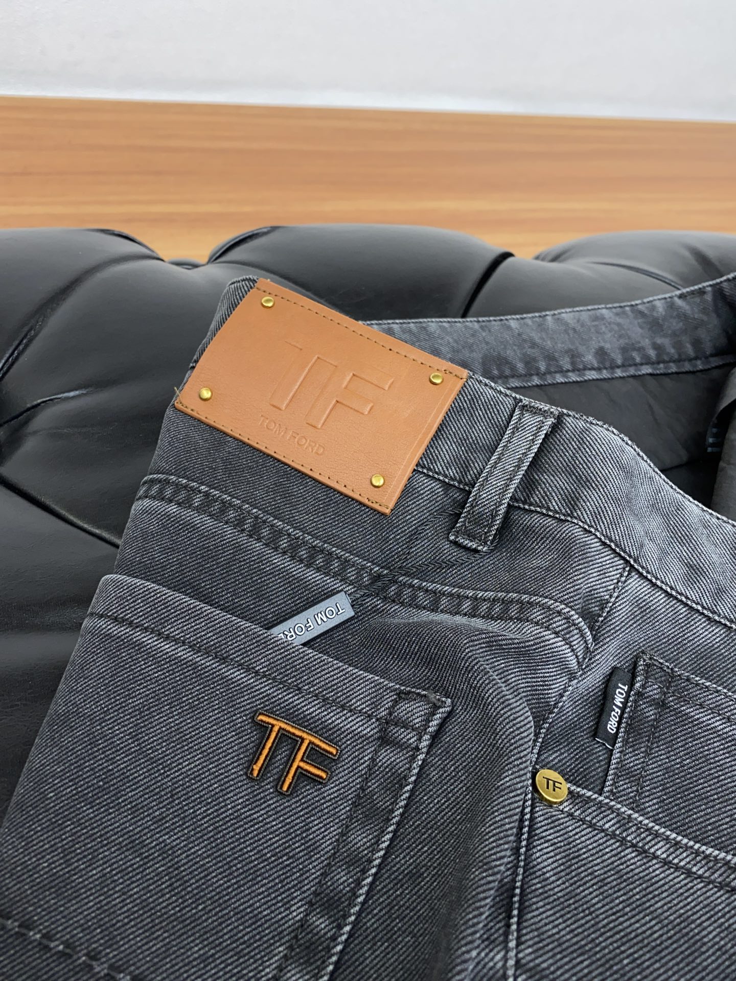 Top-Tide Fashioners: 2025 Spring & Summer New Baggy Pants Collection with Fine Gold - 图片 5