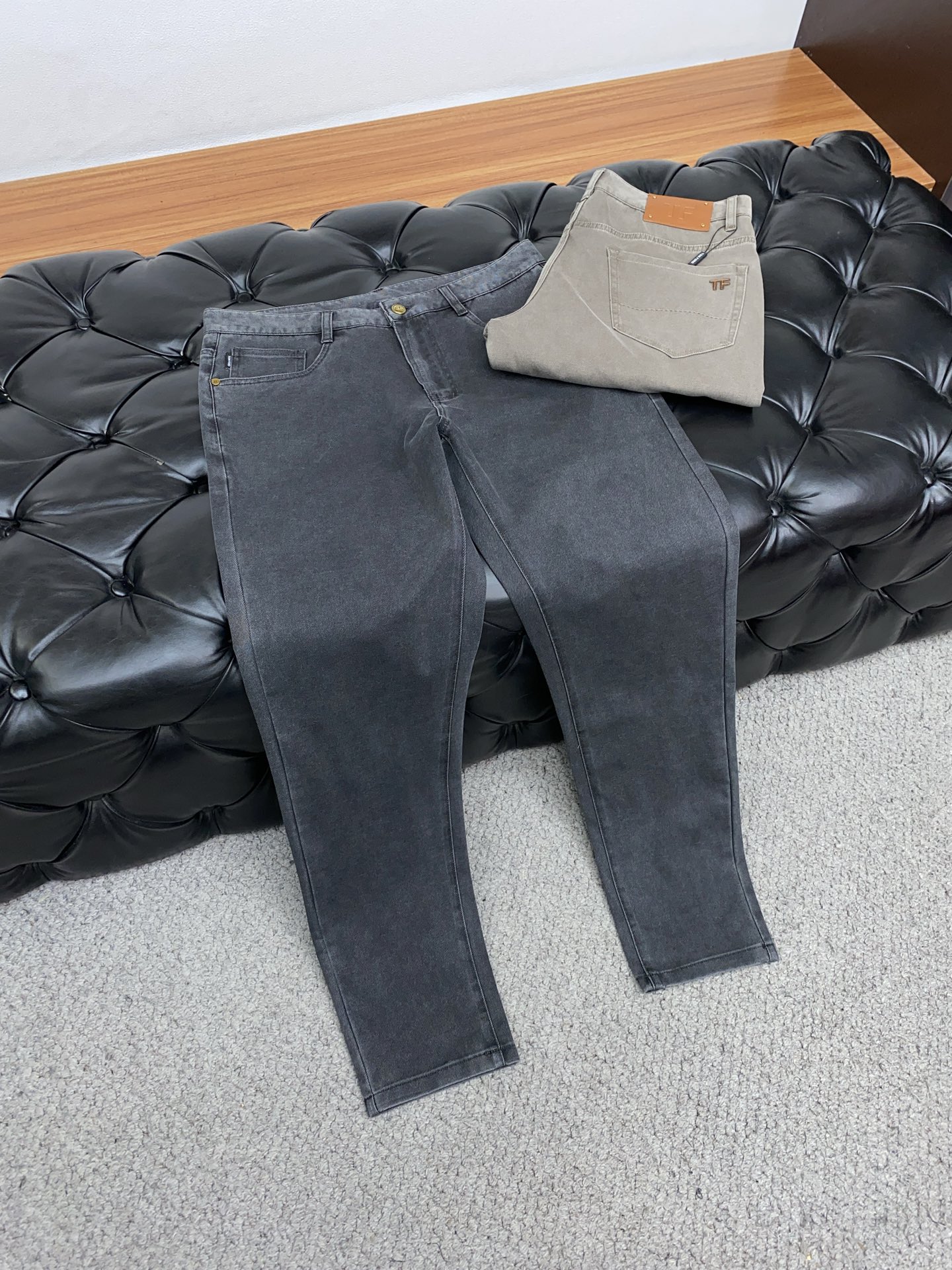 Top-Tide Fashioners: 2025 Spring & Summer New Baggy Pants Collection with Fine Gold - 图片 6