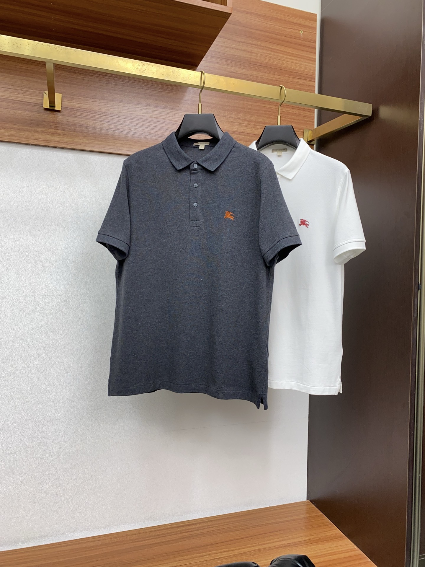  巴宝莉 2025春夏最新，官网春夏新款男士短袖翻领Polo衫，高端定制原版珠地棉面料 穿着舒适、丝滑透